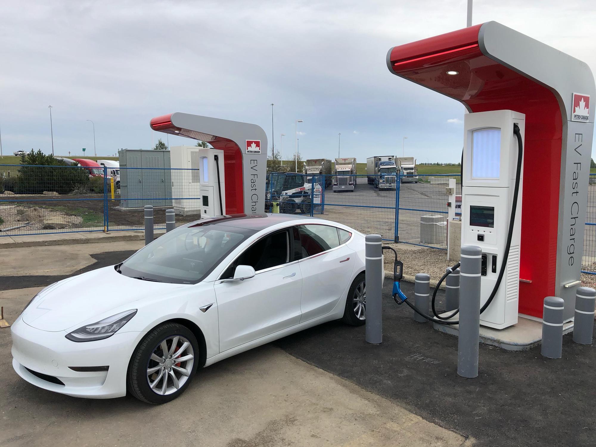 PetroCanada Aldersyde Aldersyde, AB EV Station
