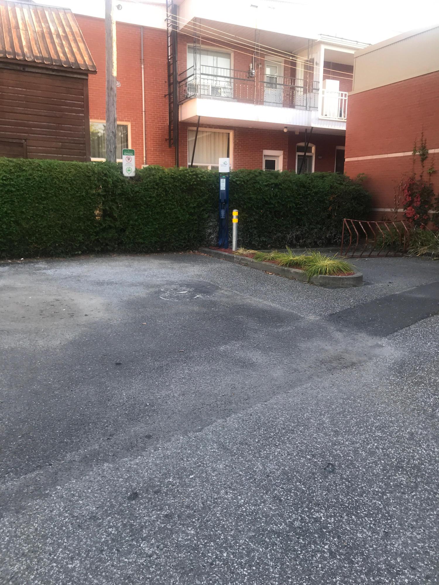 Desjardins Acton Vale Rivière Noire Acton Vale, QC EV Station