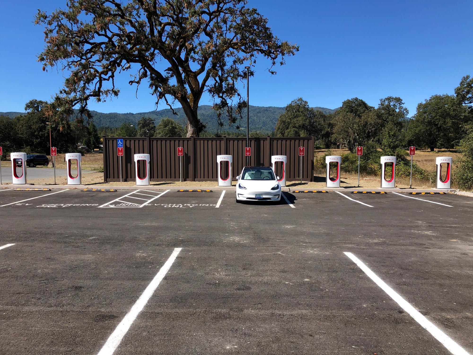 Anna's Asian Palace (2) Laytonville, CA EV Station