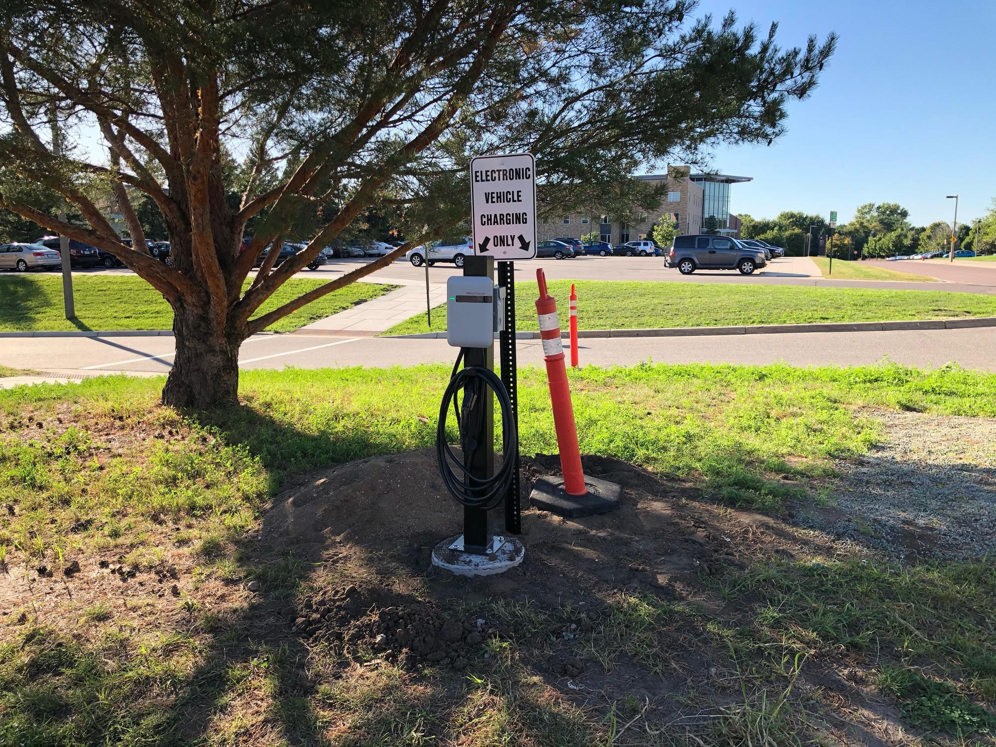 Gustavus Adolphus College Nobel/Olin Parking Lot St Peter, MN EV