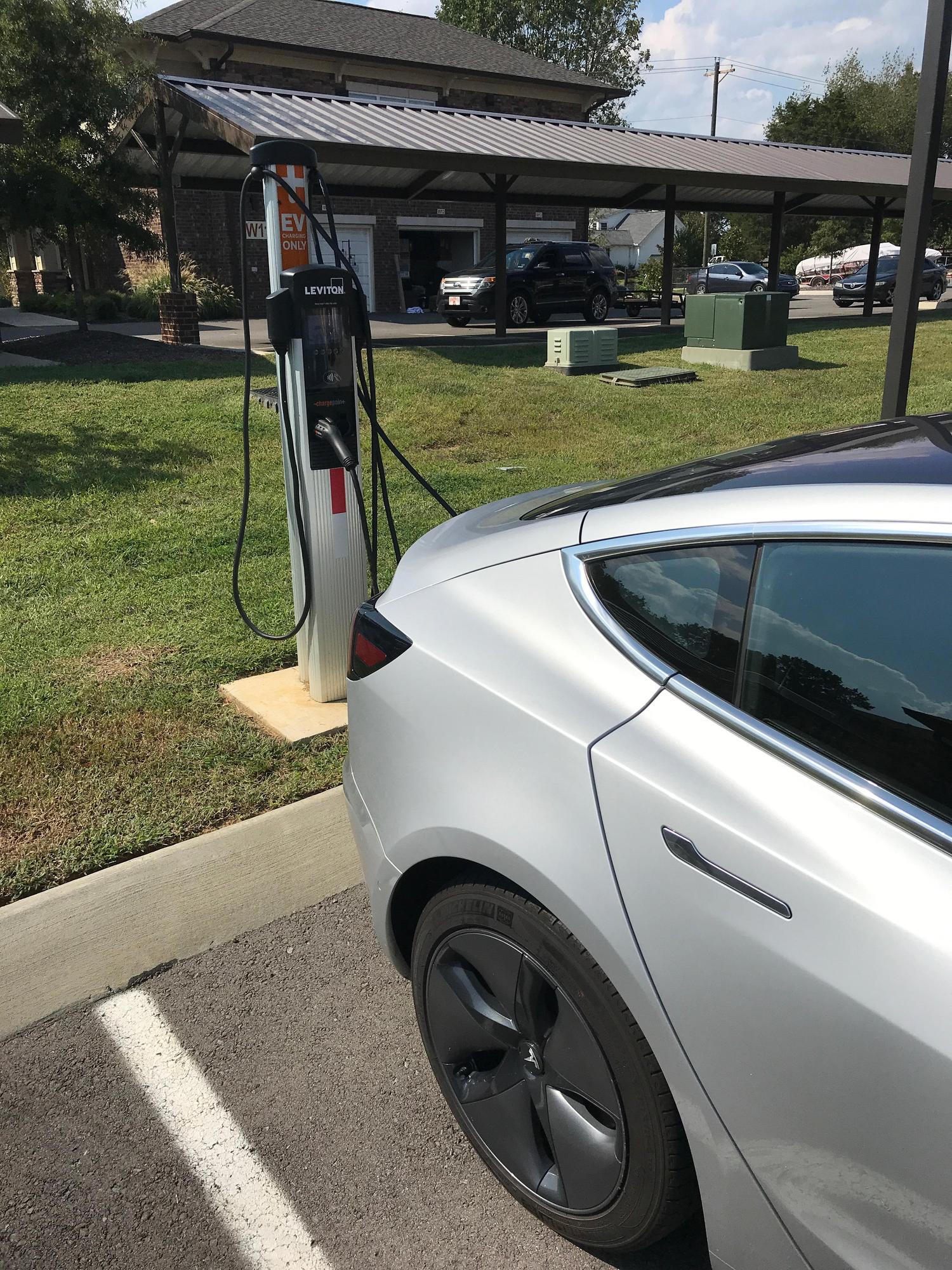 Edison Apartments Gallatin, TN EV Station