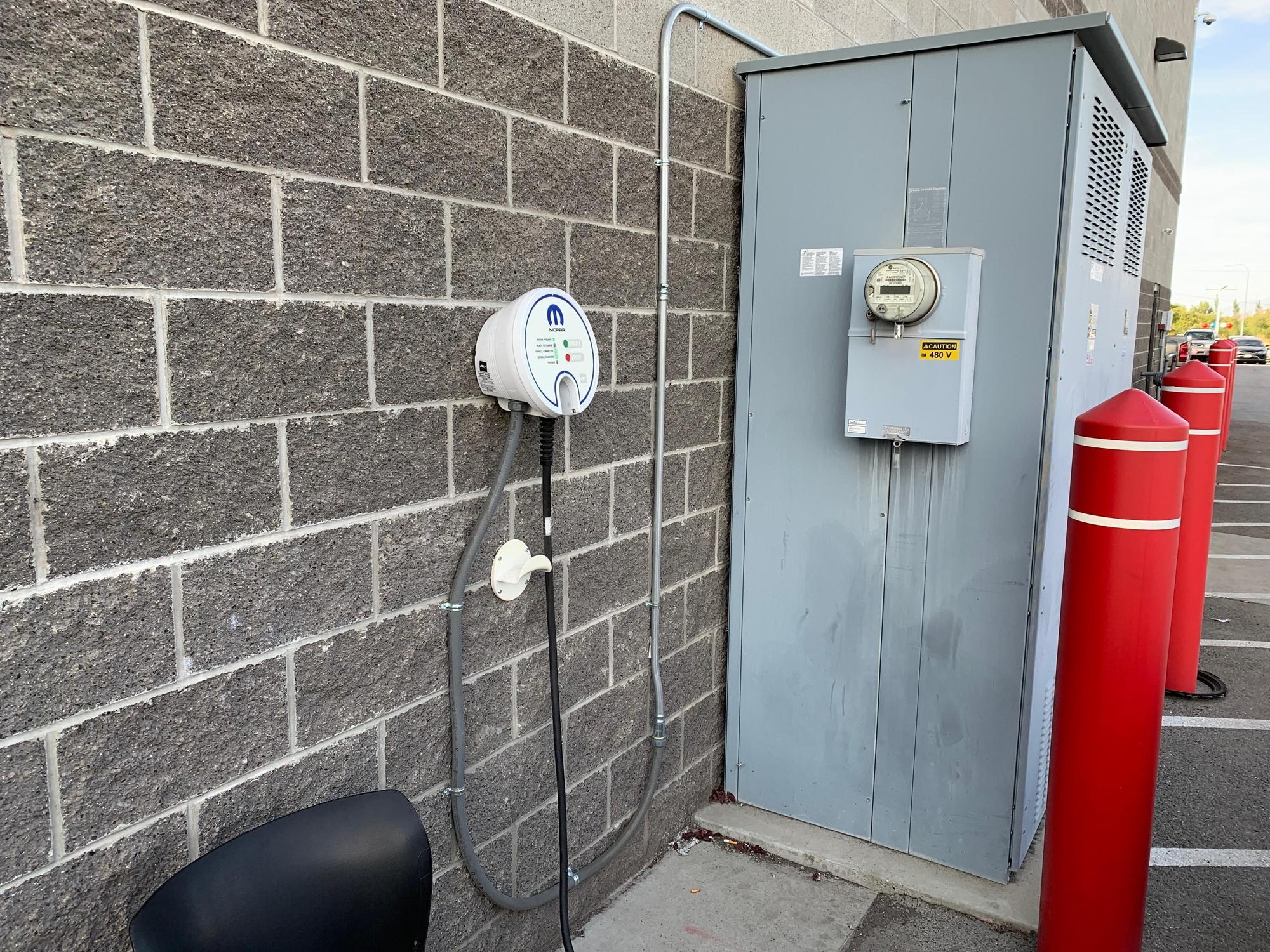 Larry Miller Chrysler/Jeep/Ram Riverdale, UT EV Station