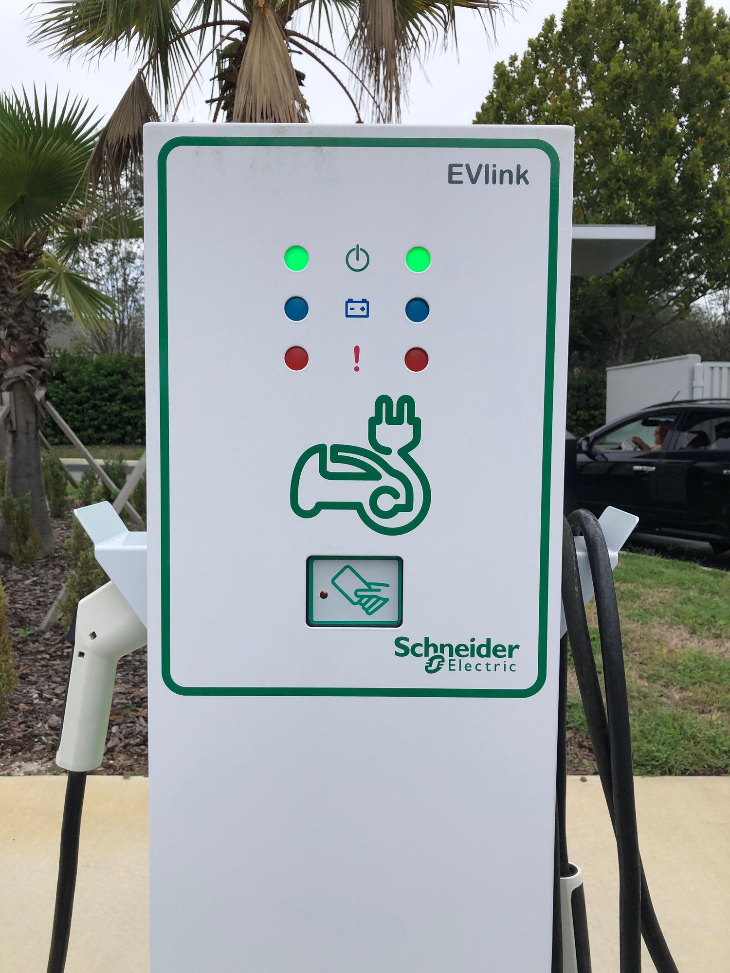 Arby's/Verizon Oviedo, FL EV Station