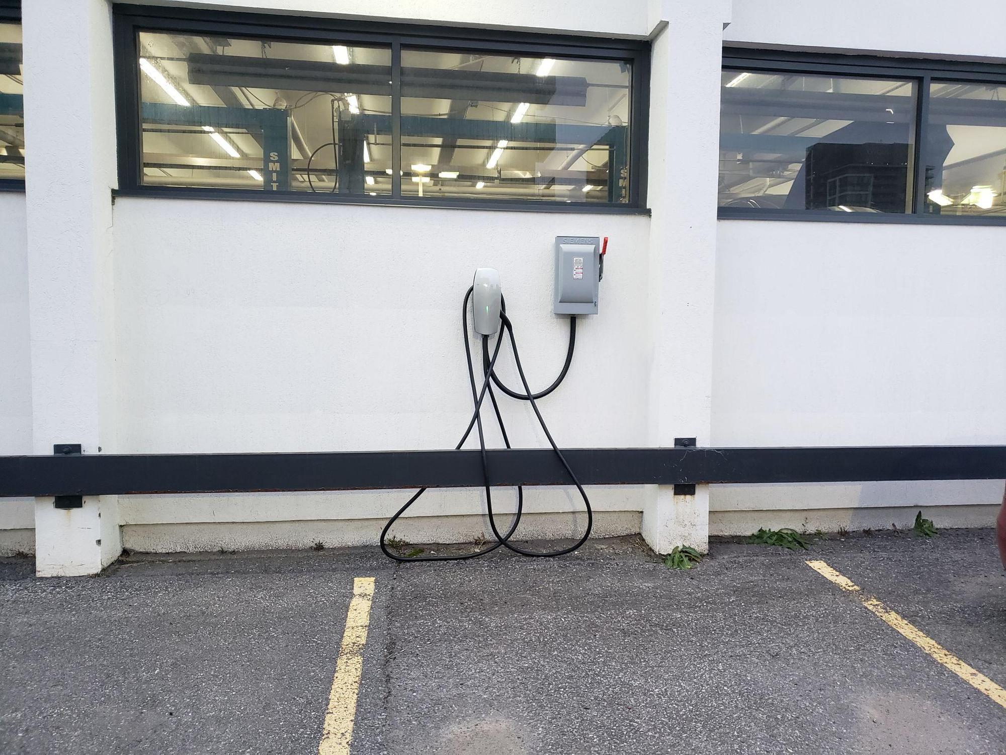 Ottawa Tesla Service Center Ottawa, ON EV Station
