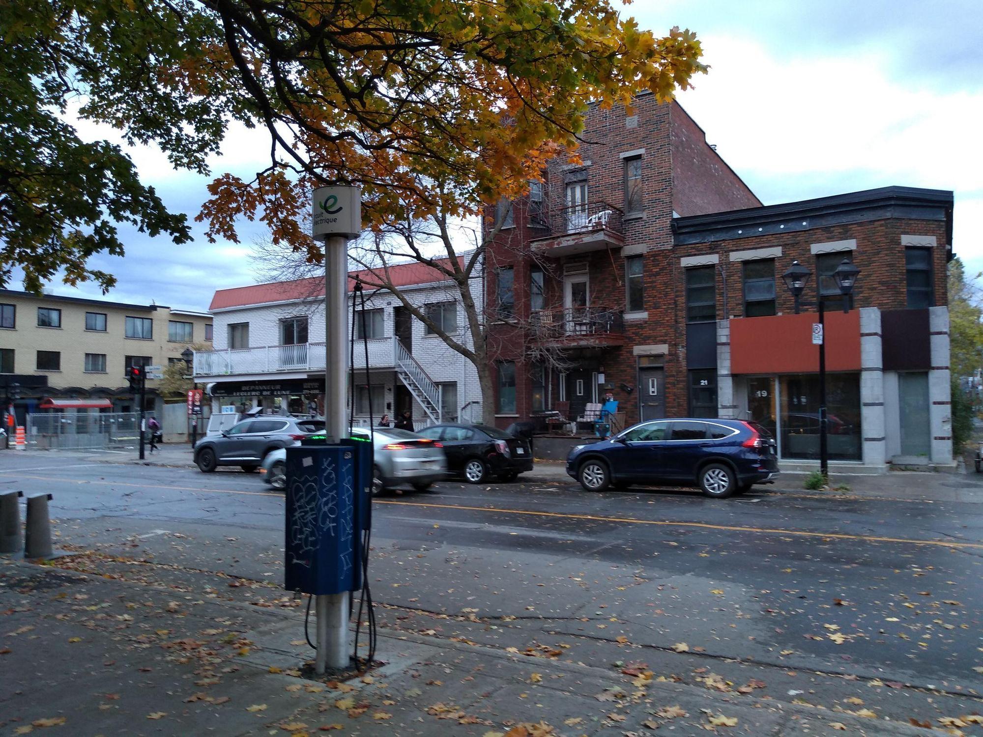 Rue Saint Zotique Ouest Stationnement / Chargement Montréal, QC EV