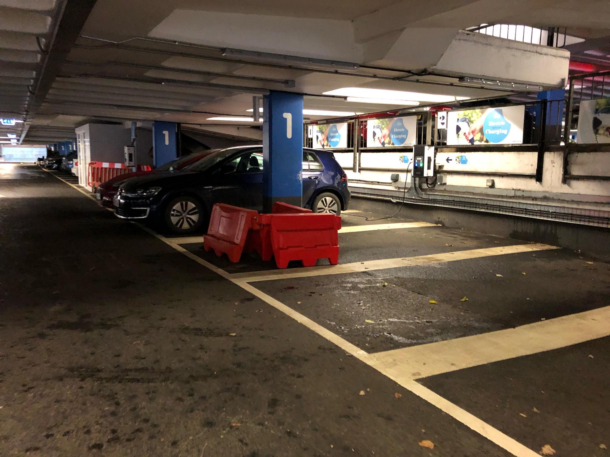 Queensgate Shopping Centre (Blue Car Park) 98 Queensgate Centre