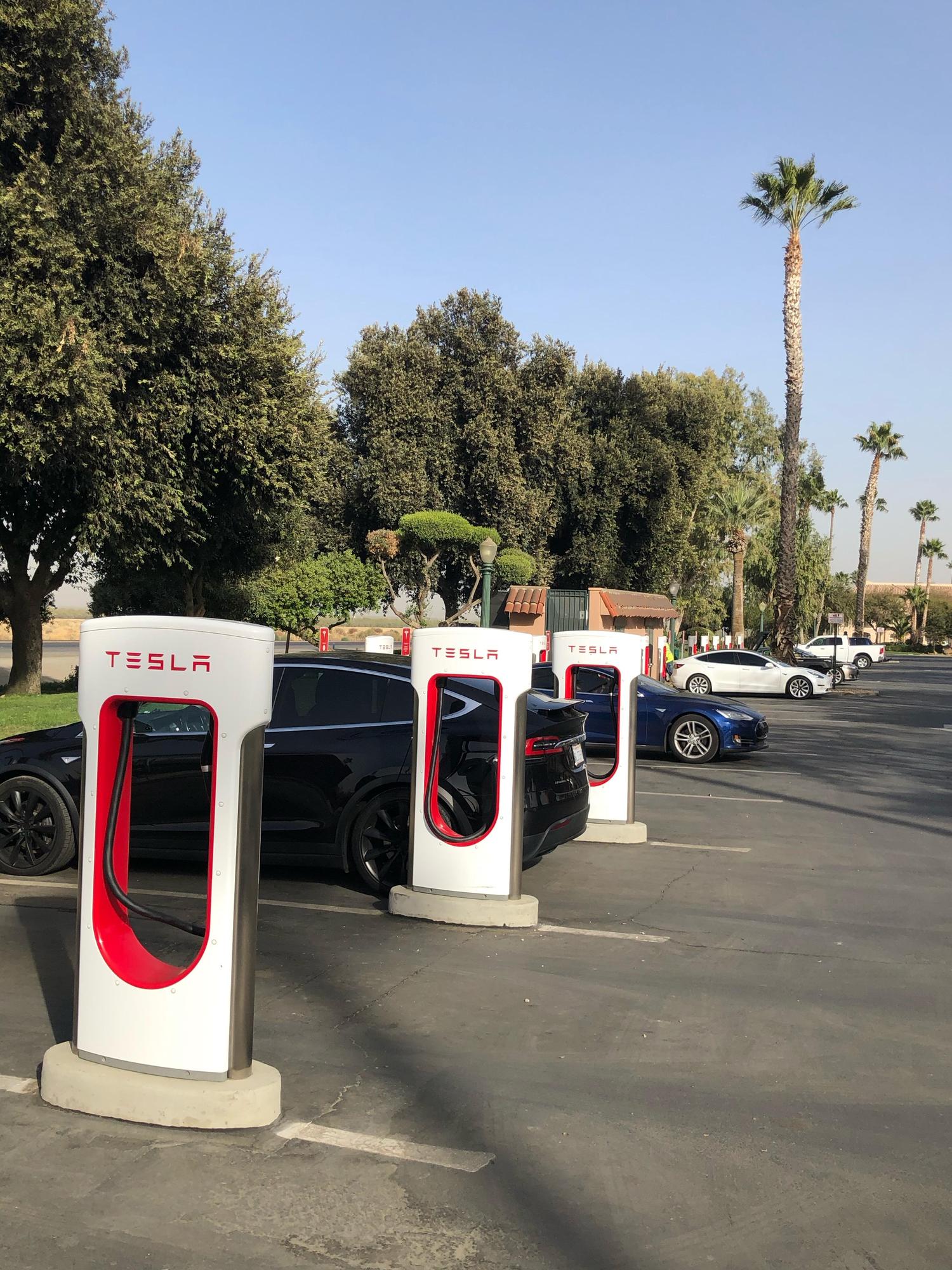 Harris Ranch Inn & Restaurant (2) | Coalinga, CA | EV Station