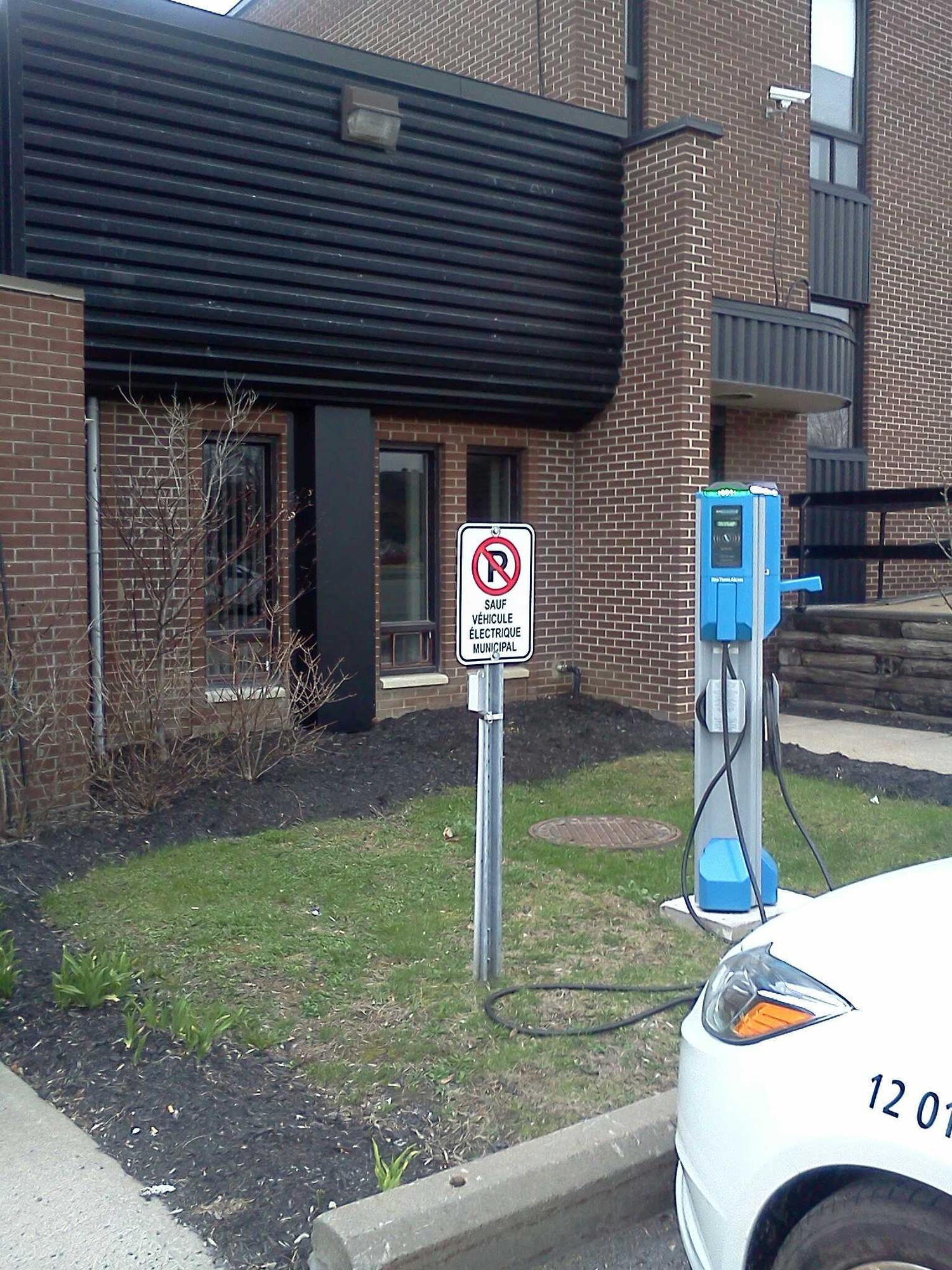 StConstant Hôtel de Ville SaintConstant, QC EV Station