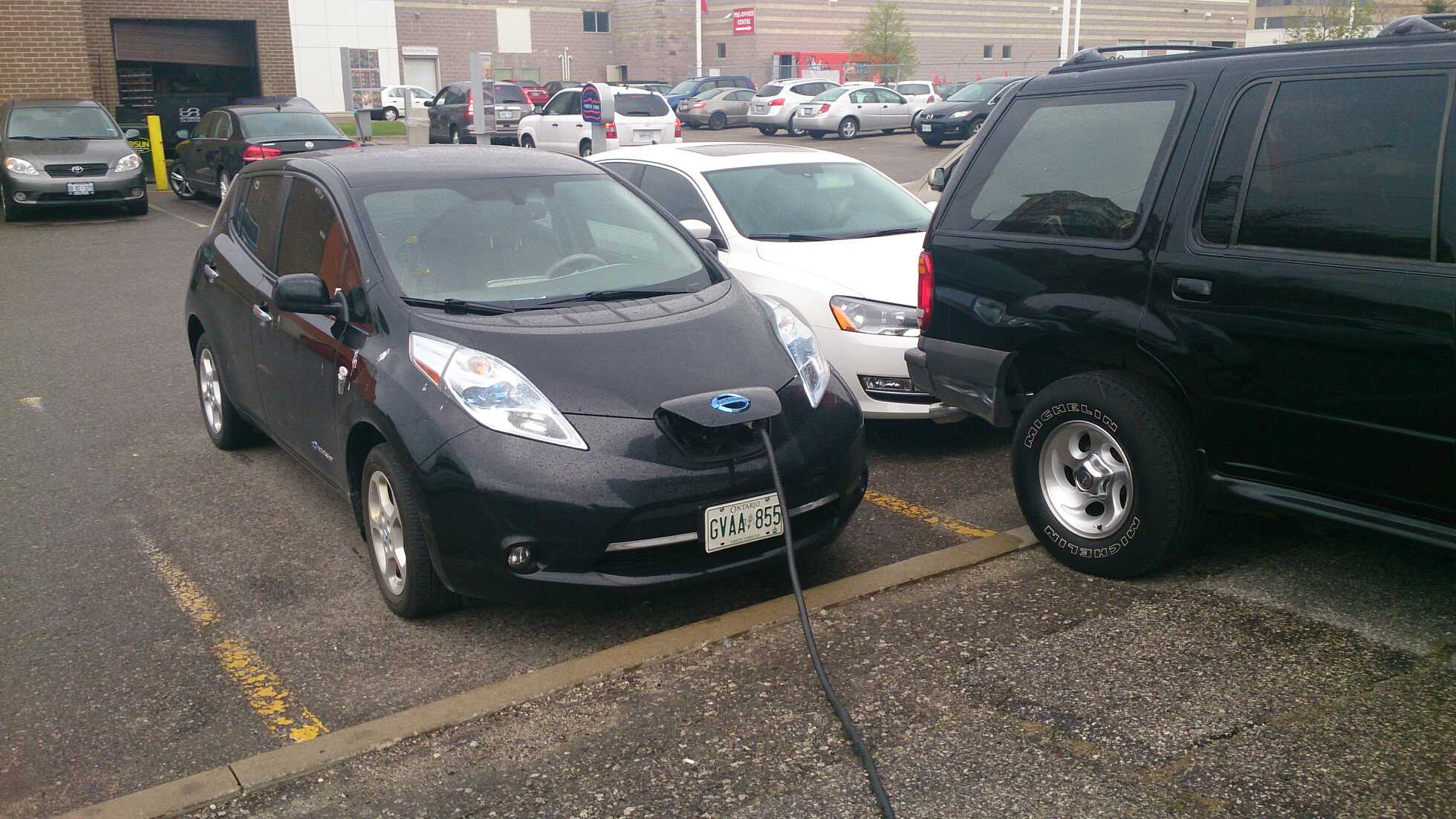 Yorkdale Ford Lincoln Toronto, ON EV Station