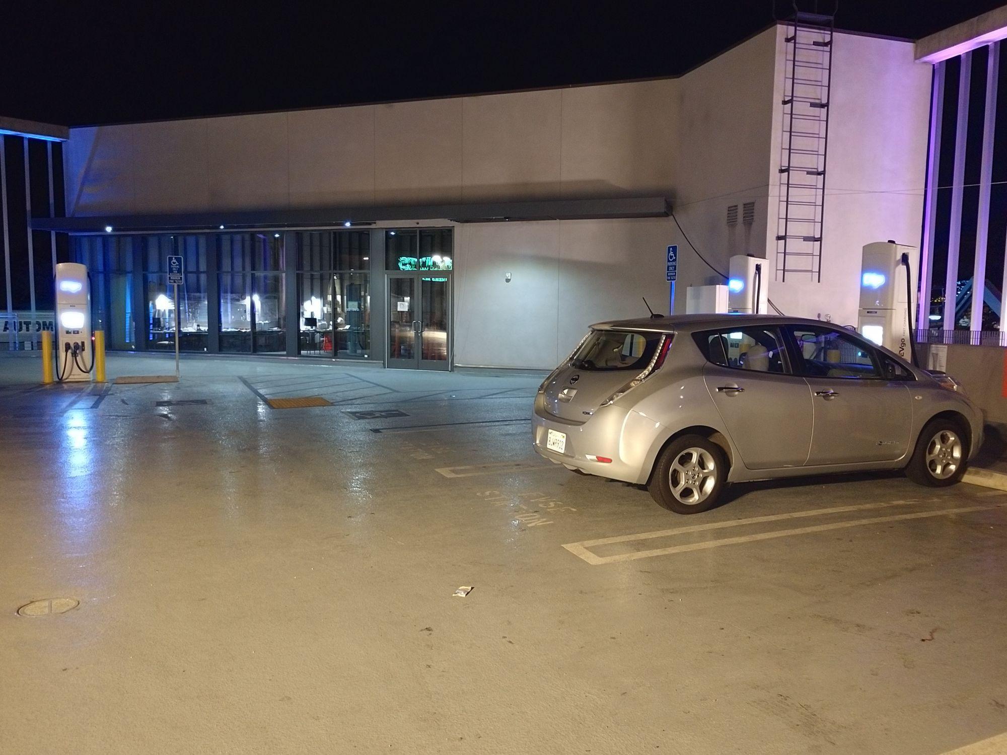 Sprouts San Vicente Los Angeles, CA EV Station