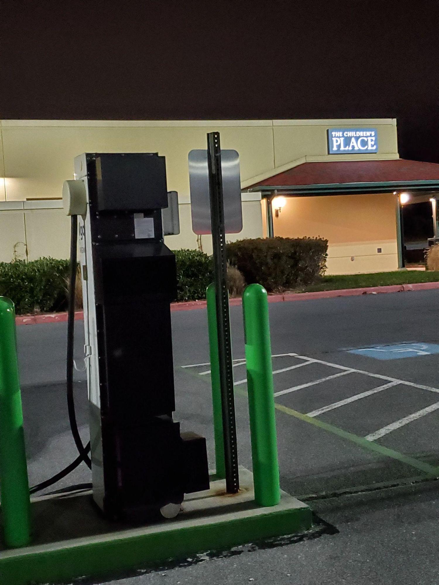 Hagerstown Premium Outlets Hagerstown, MD EV Station