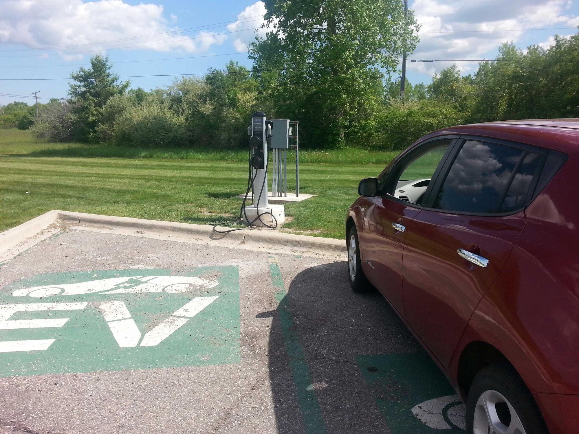 Detroit Metro Airport South Cell Phone Lot Romulus, MI EV Station