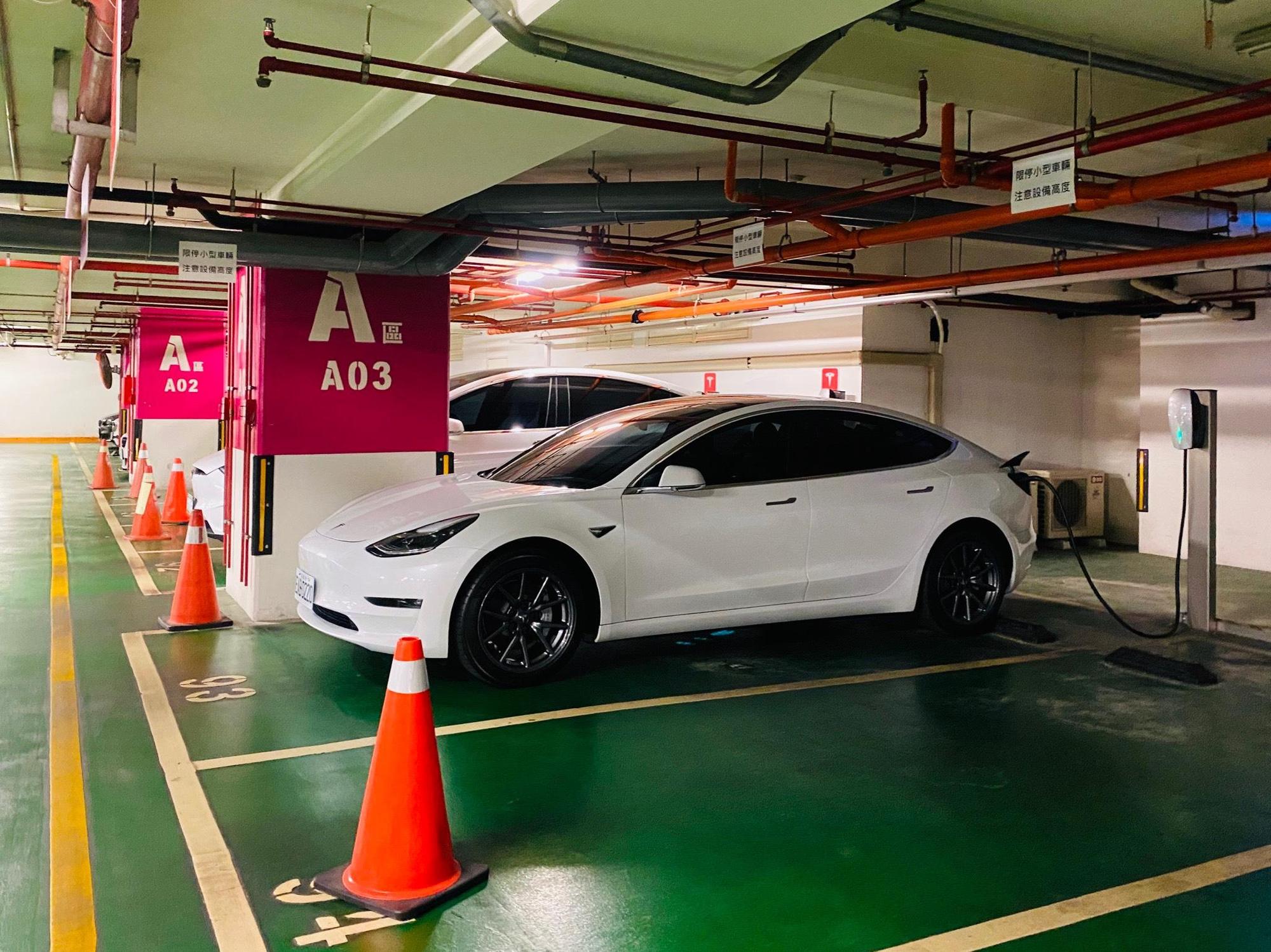 台中市西屯區大遠百地下停車場b3 A區 11 22 Plugshare