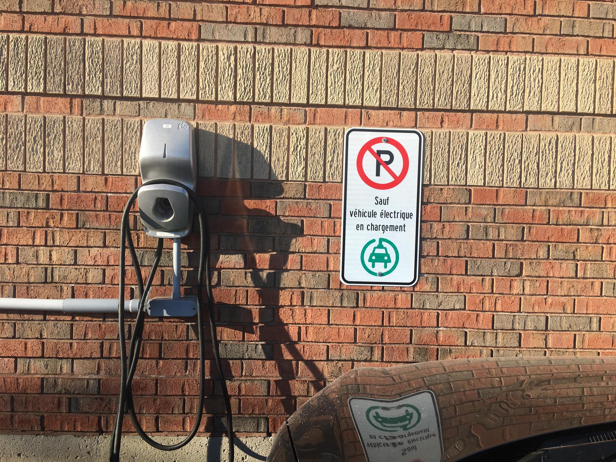 Safran Montréal Kirkland, QC EV Station