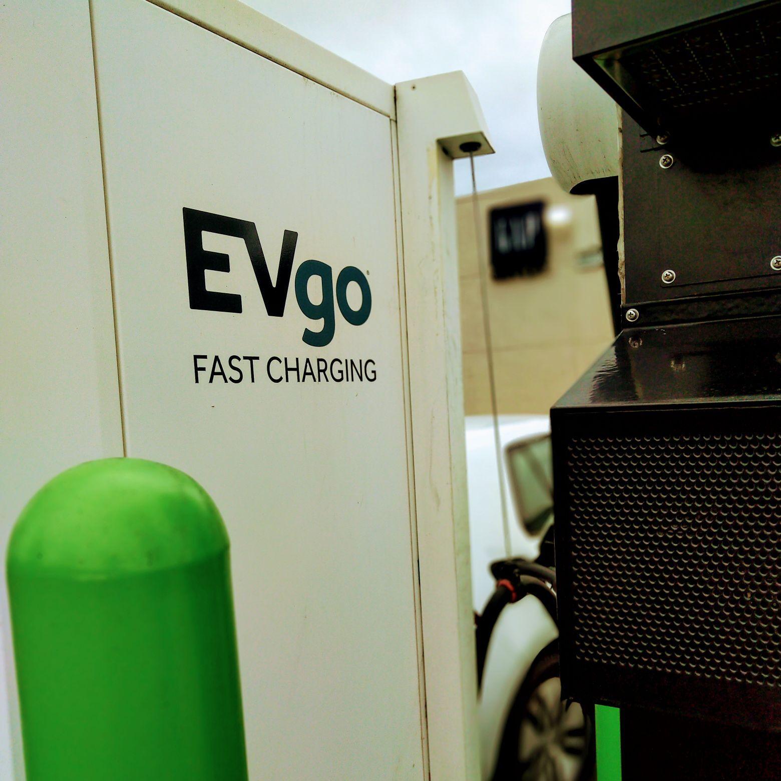 Petaluma Village Premium Outlets Gap Factory Petaluma, CA EV Station