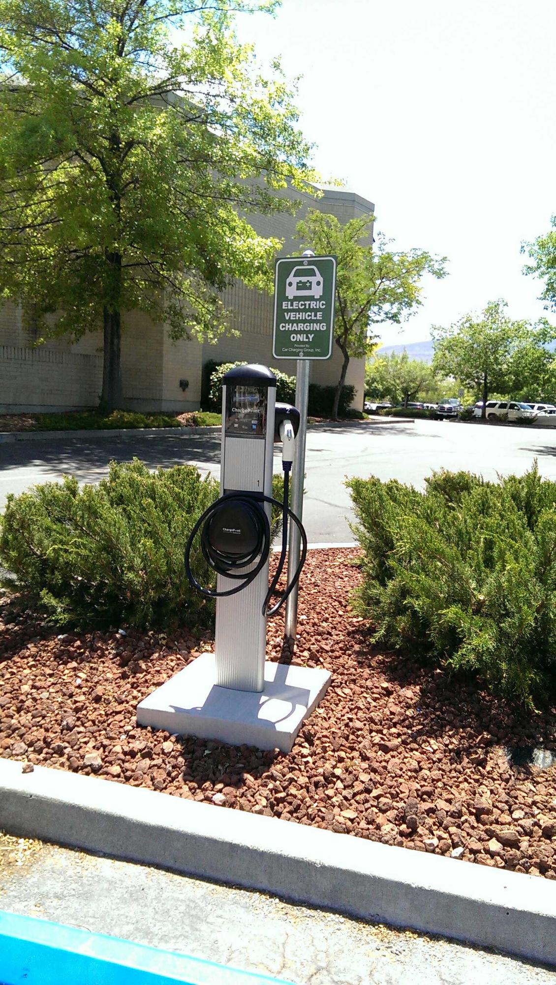 Meadowood Mall Macy's Reno, NV EV Station