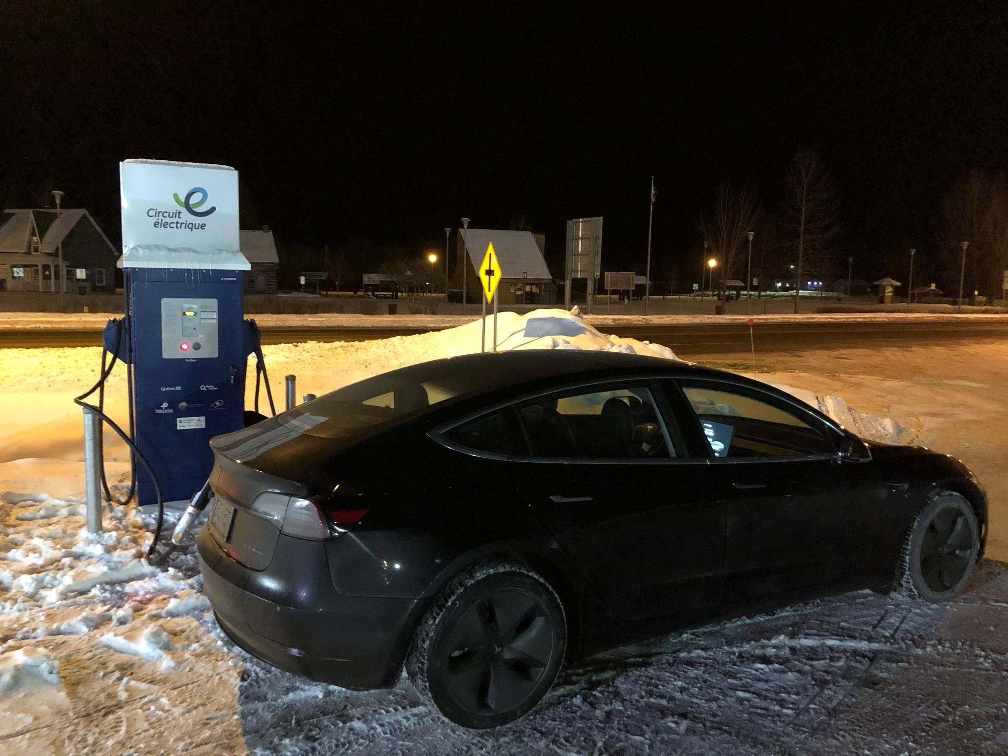 Môtel Interprovincial PointeàlaCroix, QC EV Station