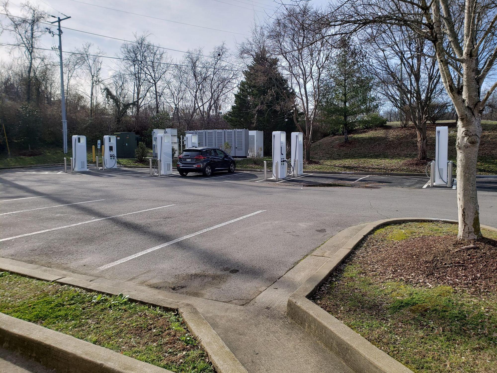 Willowbrook Commons Guacamayas Nashville, TN EV Station