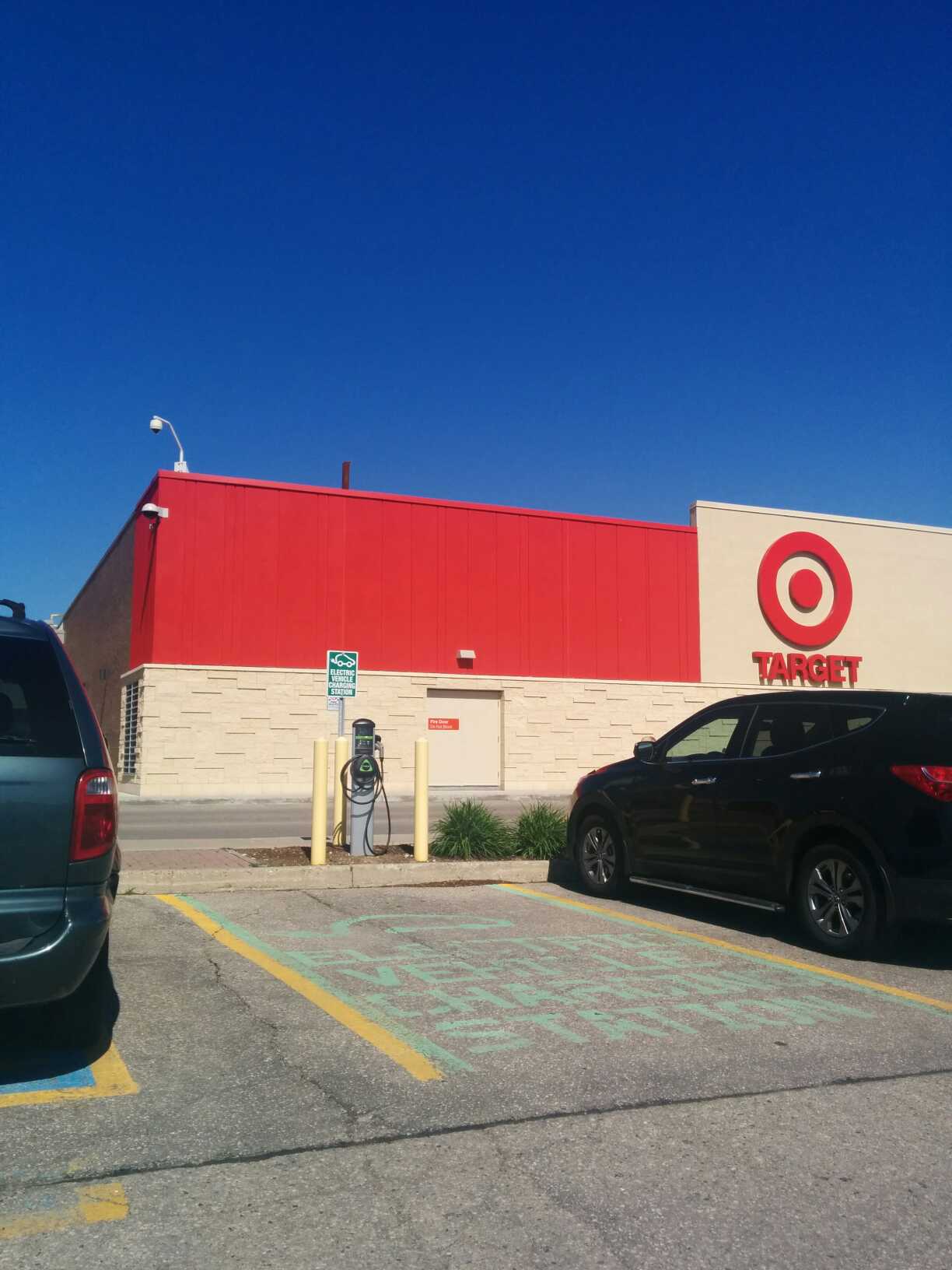 Conestoga Mall Waterloo, ON EV Station