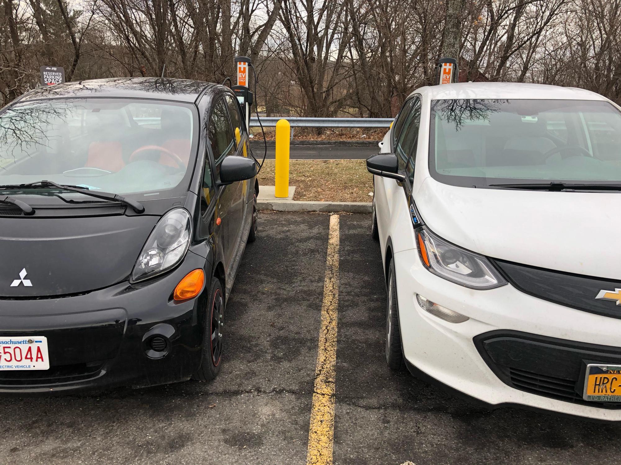 Market 32 Rensselaer, NY EV Station
