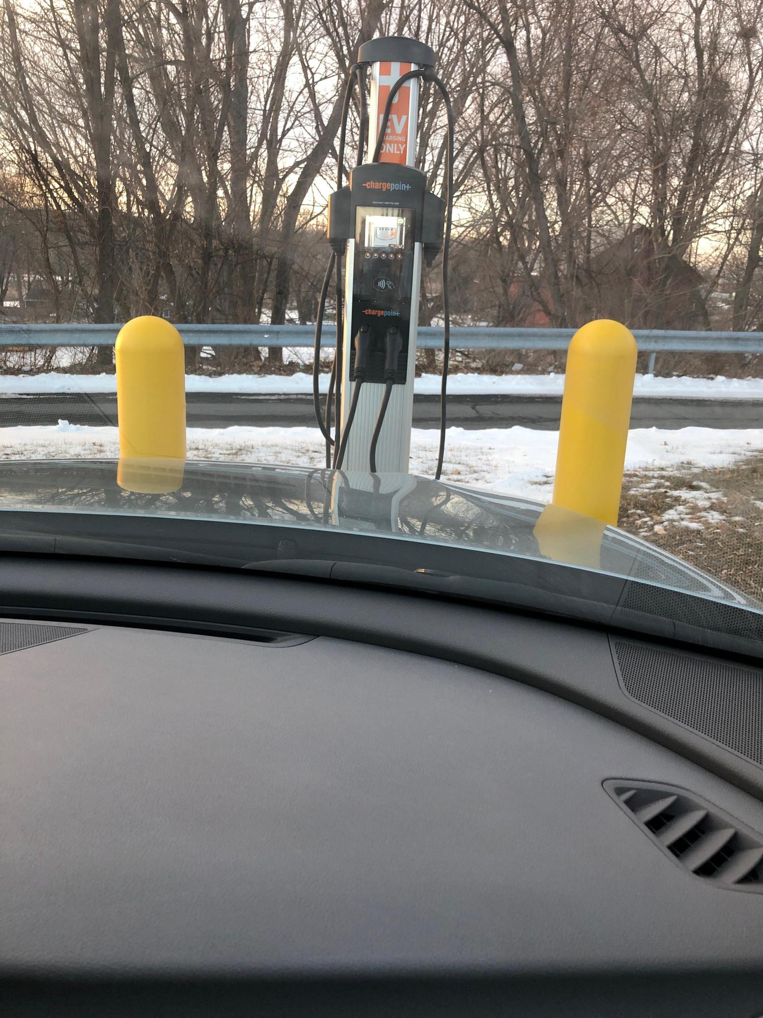 Market 32 Rensselaer, NY EV Station