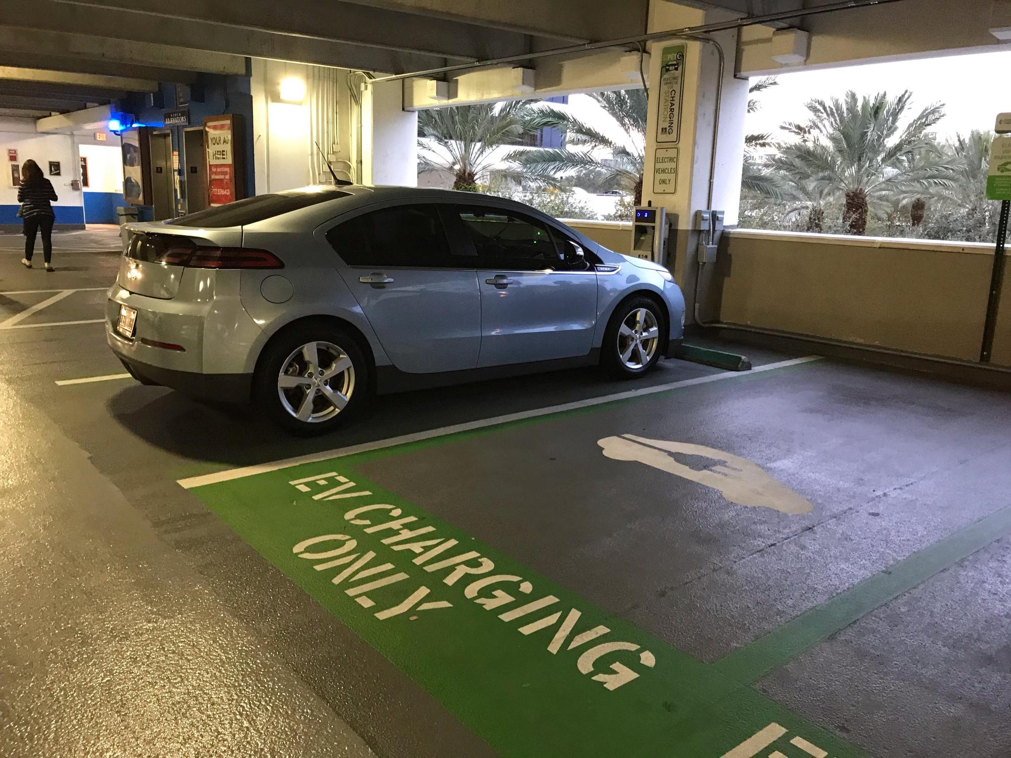Sundial Parking Garage (1) St. Petersburg, FL EV Station