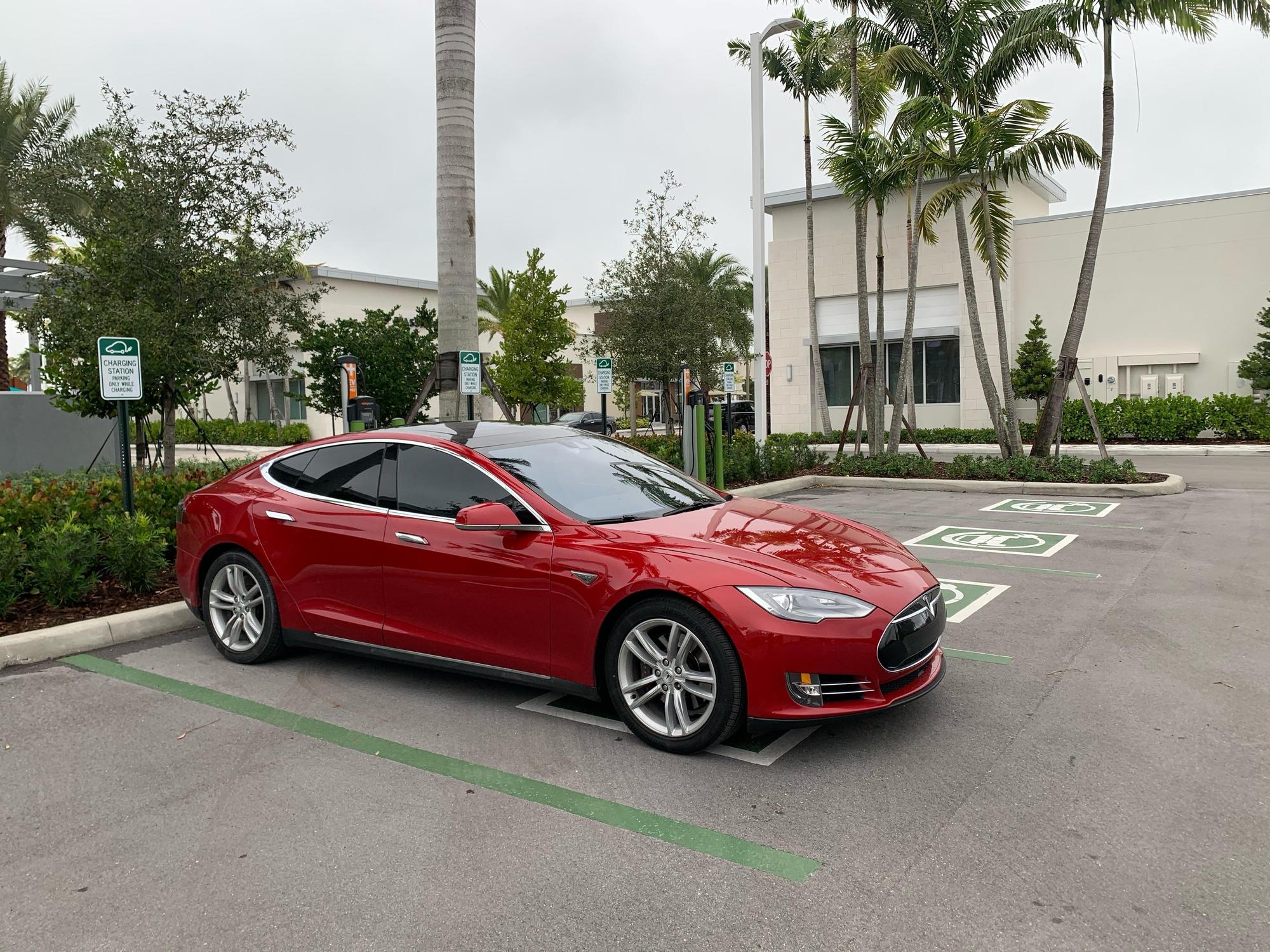 Alton Town Center Lemon Shark Poke Palm Beach Gardens, FL EV Station