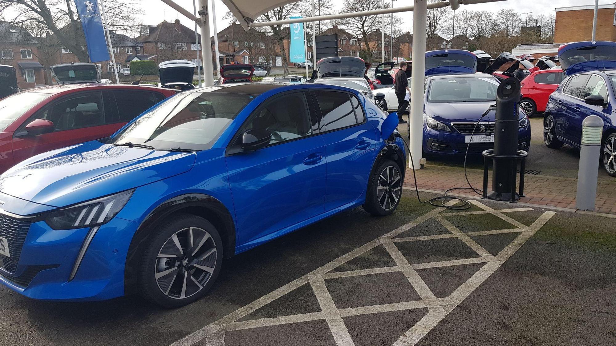 Robins And Day Peugeot 253 Kenpas Hwy, Coventry CV3 6PD, UK EV Station