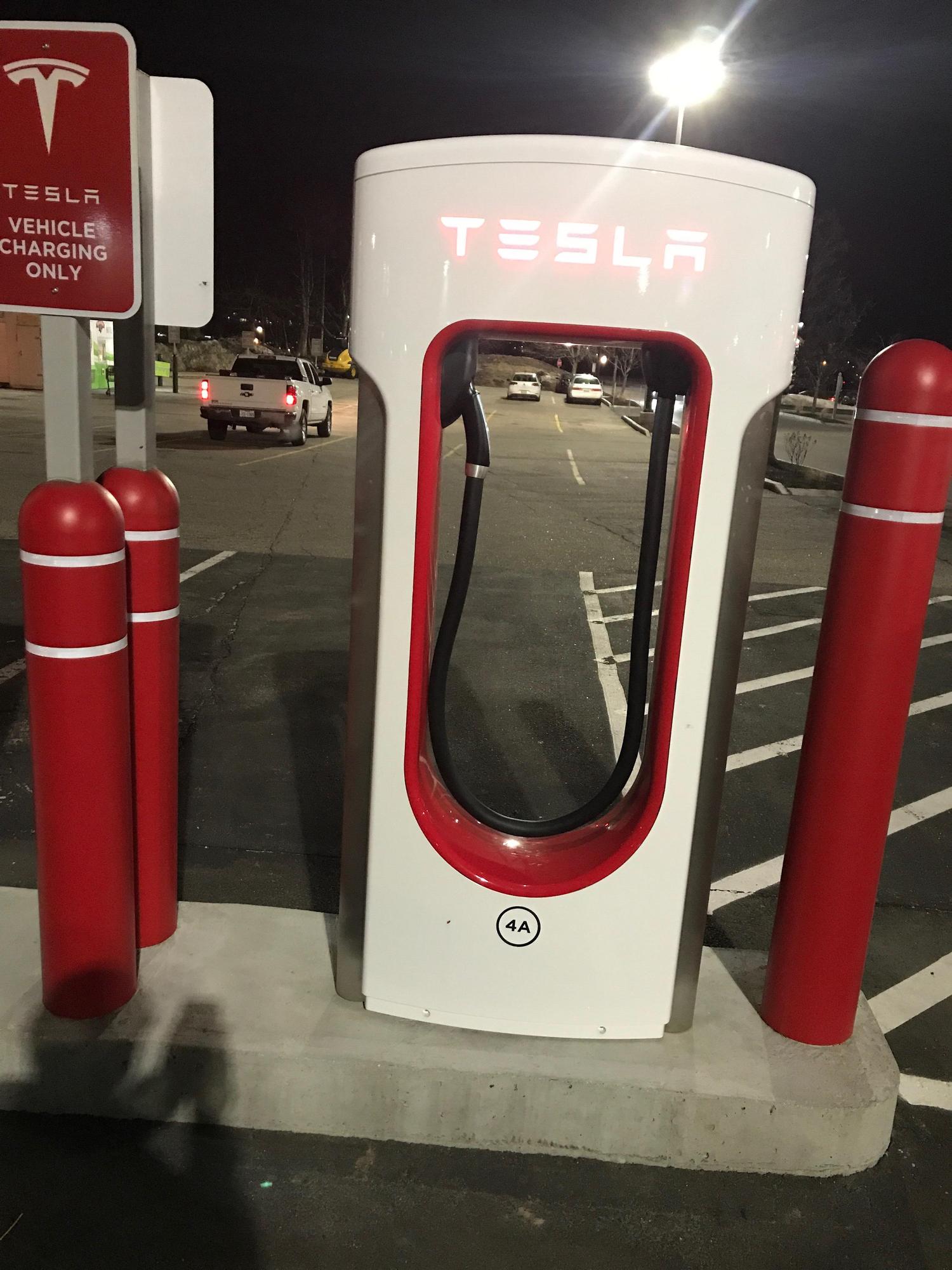 Back Cove Hannaford (1) Portland, ME EV Station