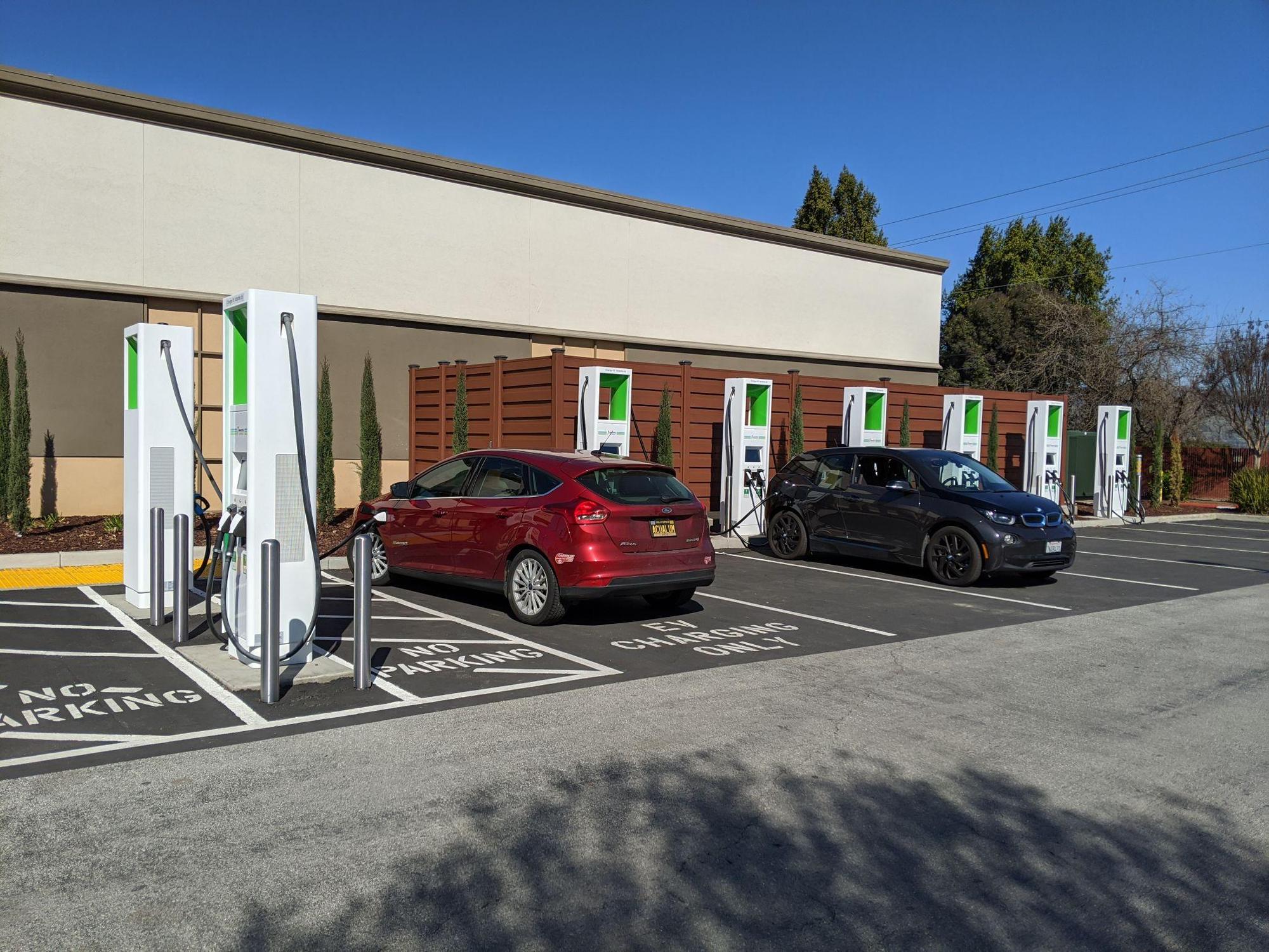 gilroy-premium-outlets-3-gilroy-ca-ev-station