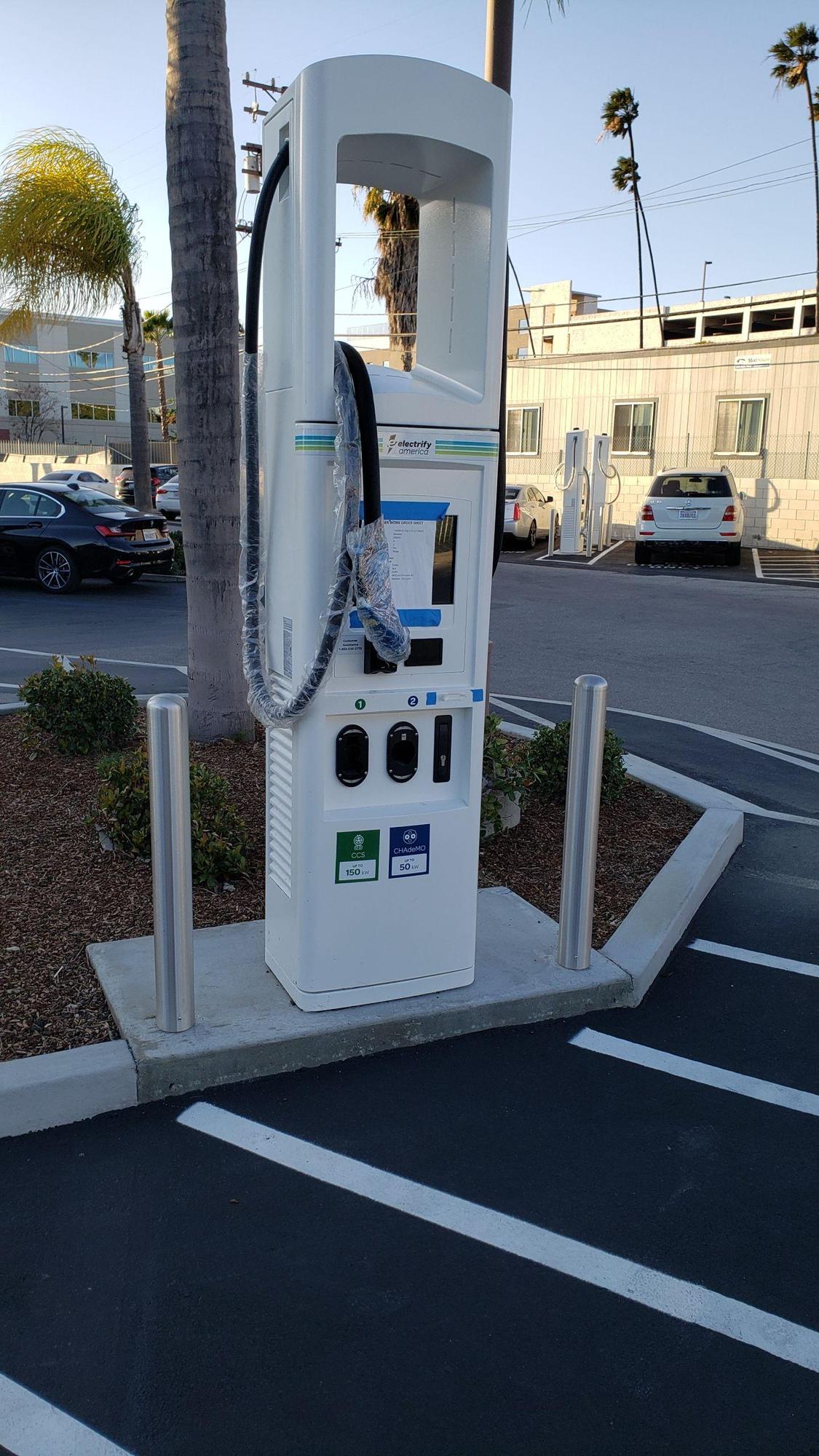 Bank of America Glendale, CA EV Station