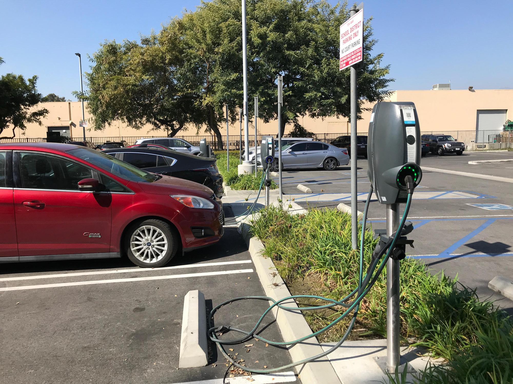 El Monte Union High School District Office | El Monte, CA | EV Station