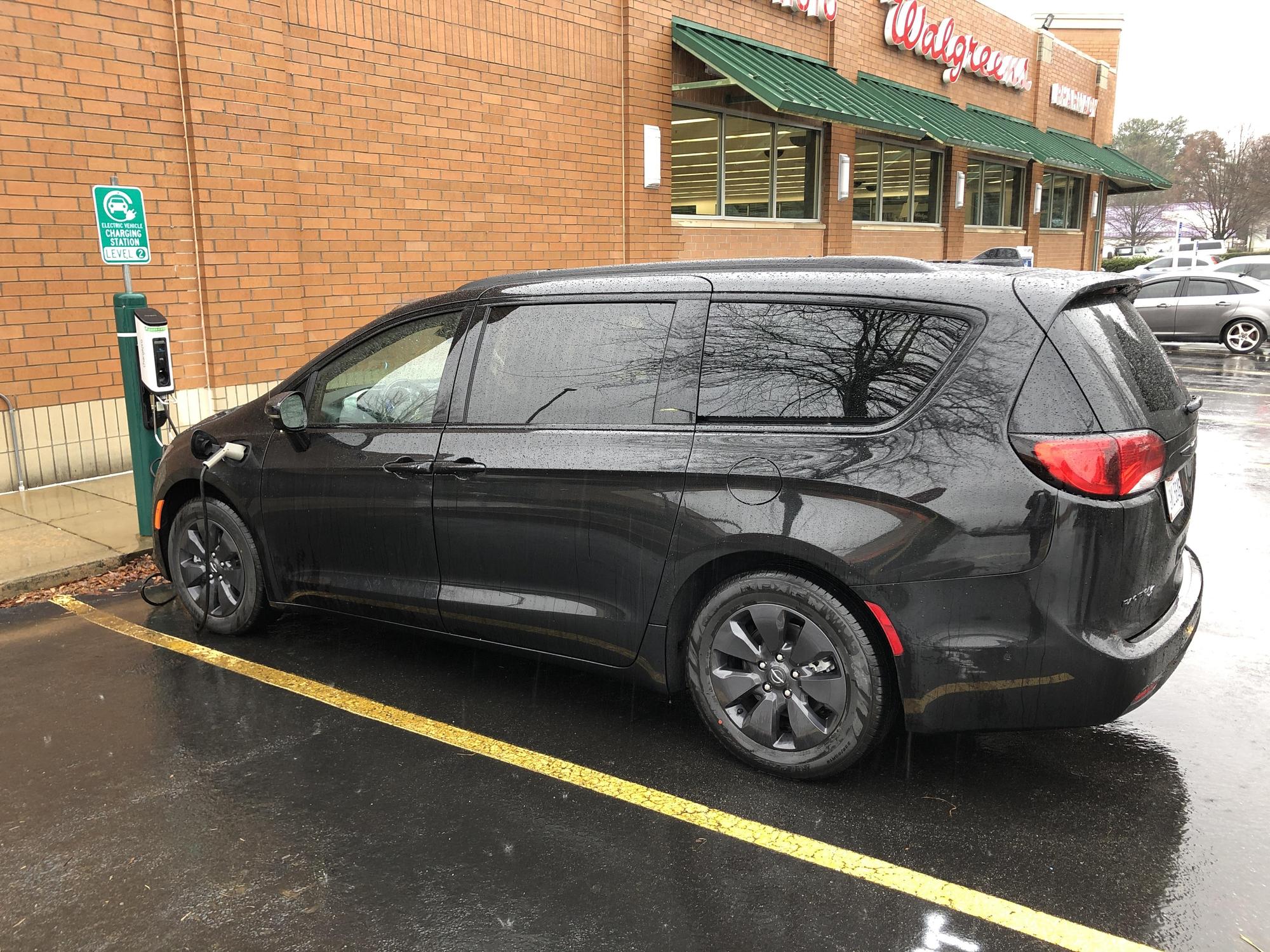 Walgreens Kennesaw, GA EV Station