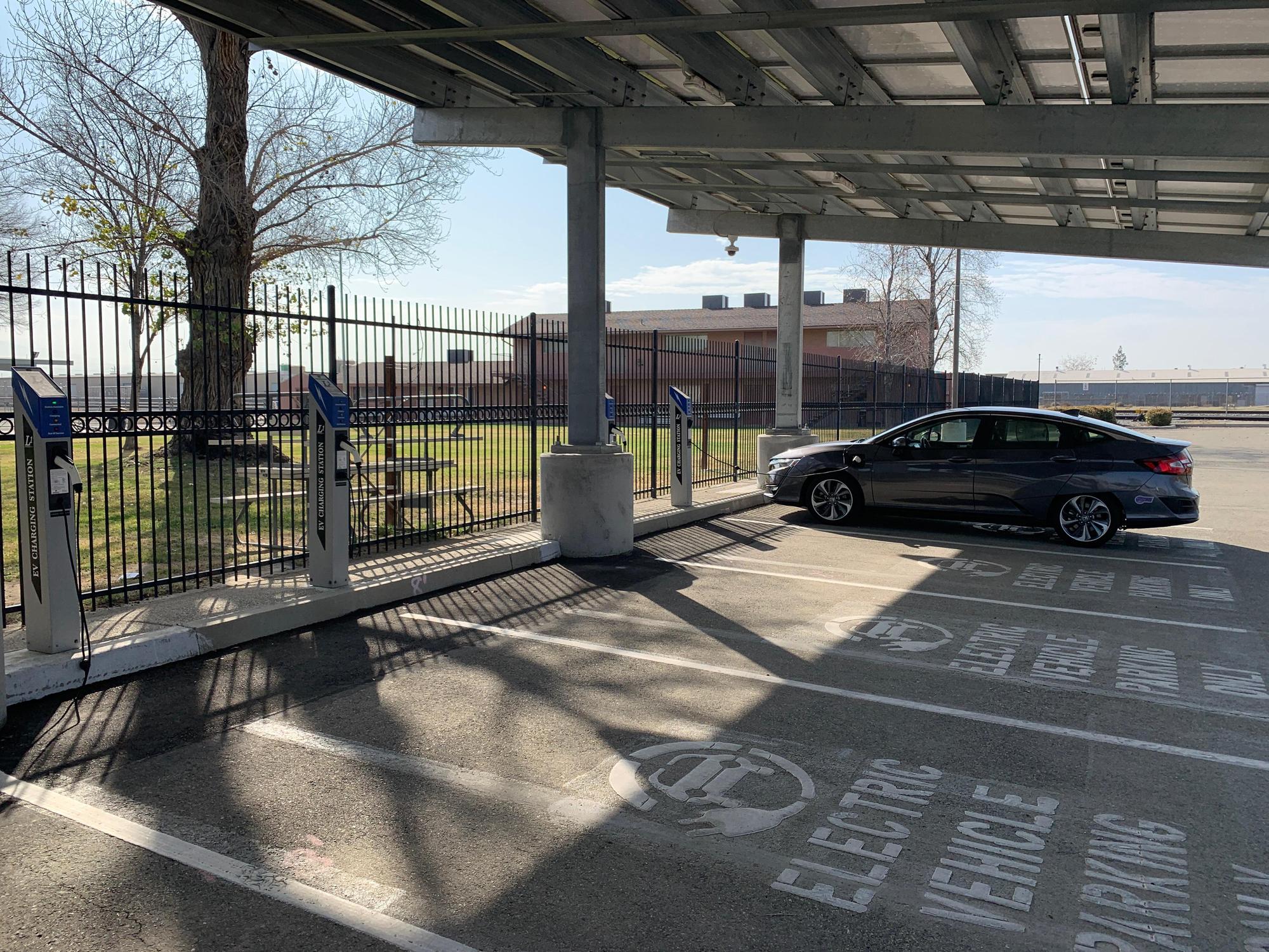 Bakersfield Station Amtrak Parking Bakersfield, CA EV Station