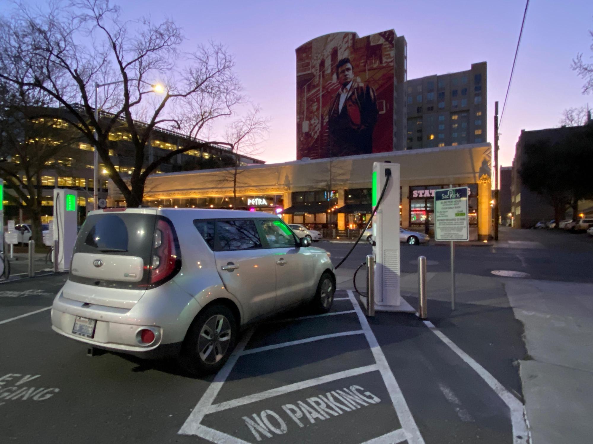 16th-l-street-parking-lot-sacramento-ca-ev-station
