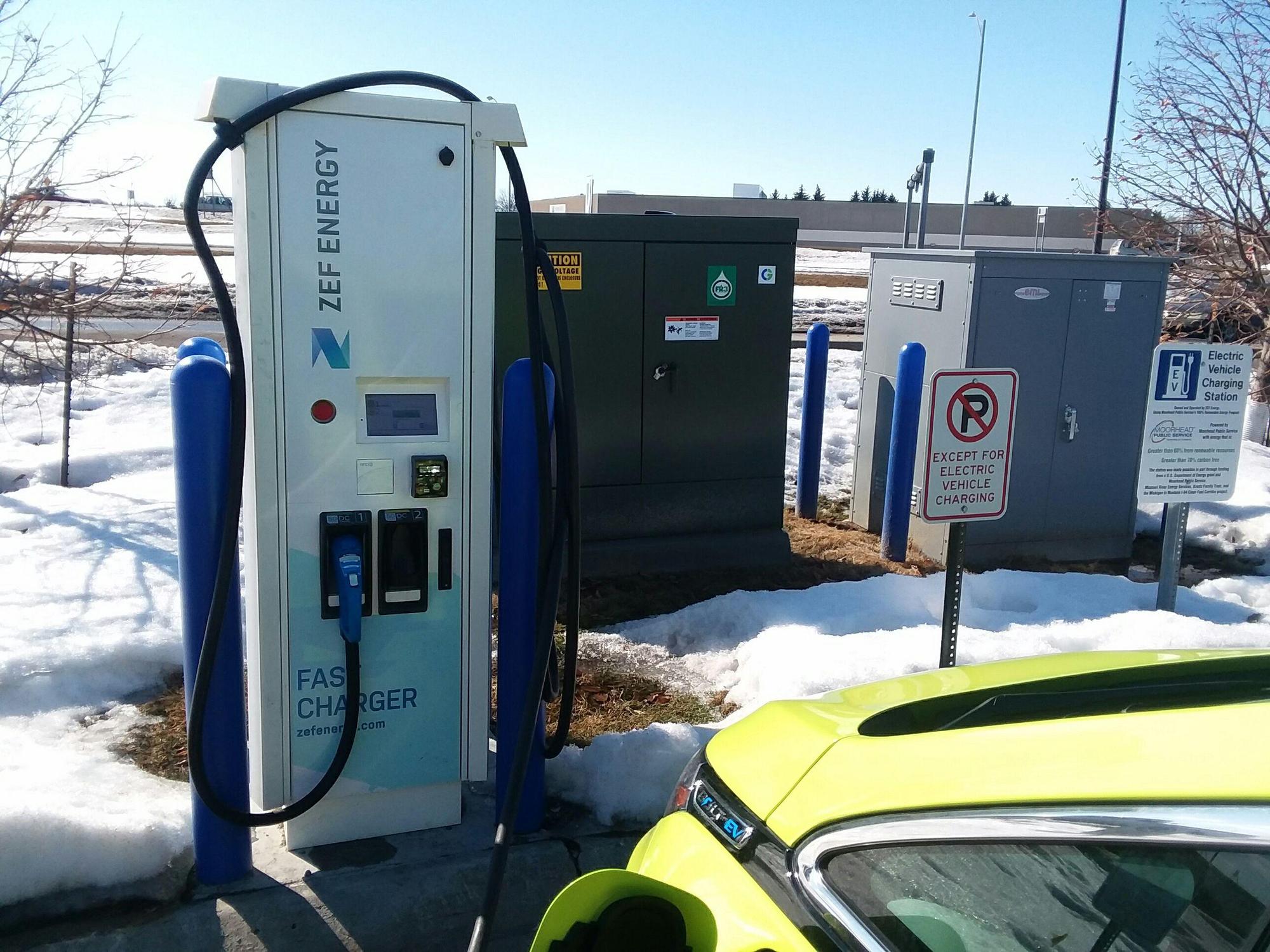 Noodles and Company Moorhead, MN EV Station