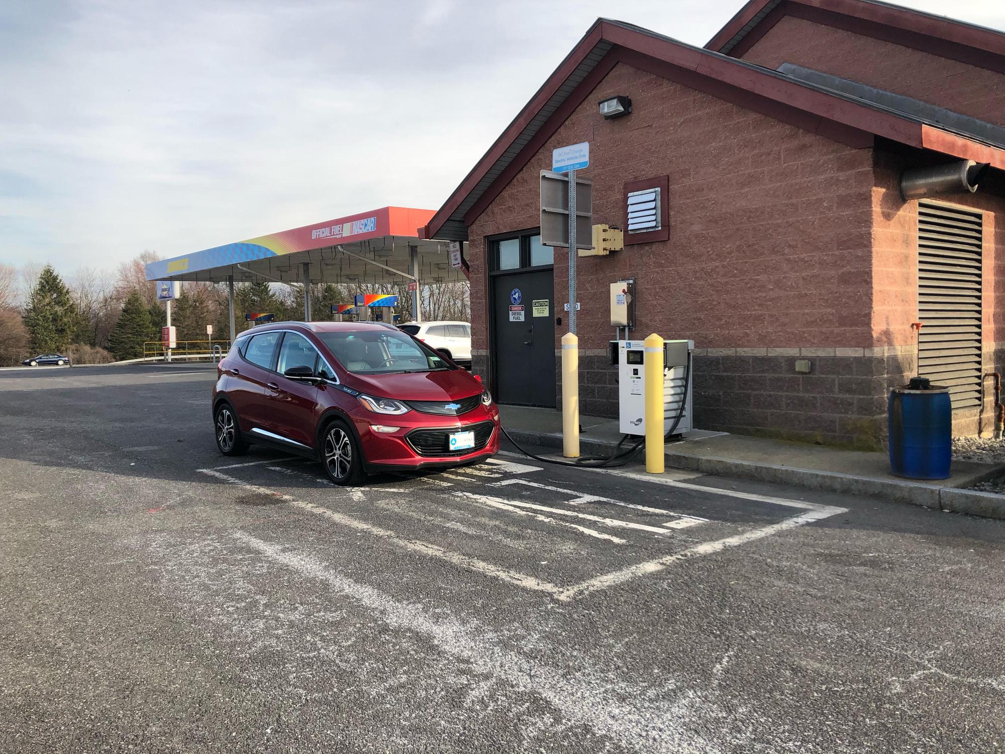 Modena Travel Plaza Southbound I87 MP 66 Wallkill, NY EV Station