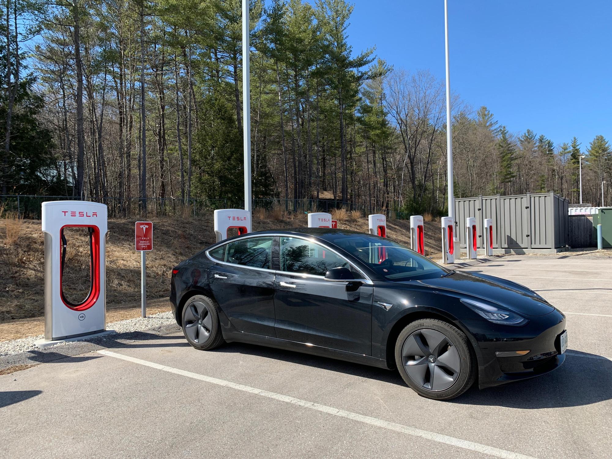 Hooksett Travel Plaza Southbound Hooksett, NH EV Station