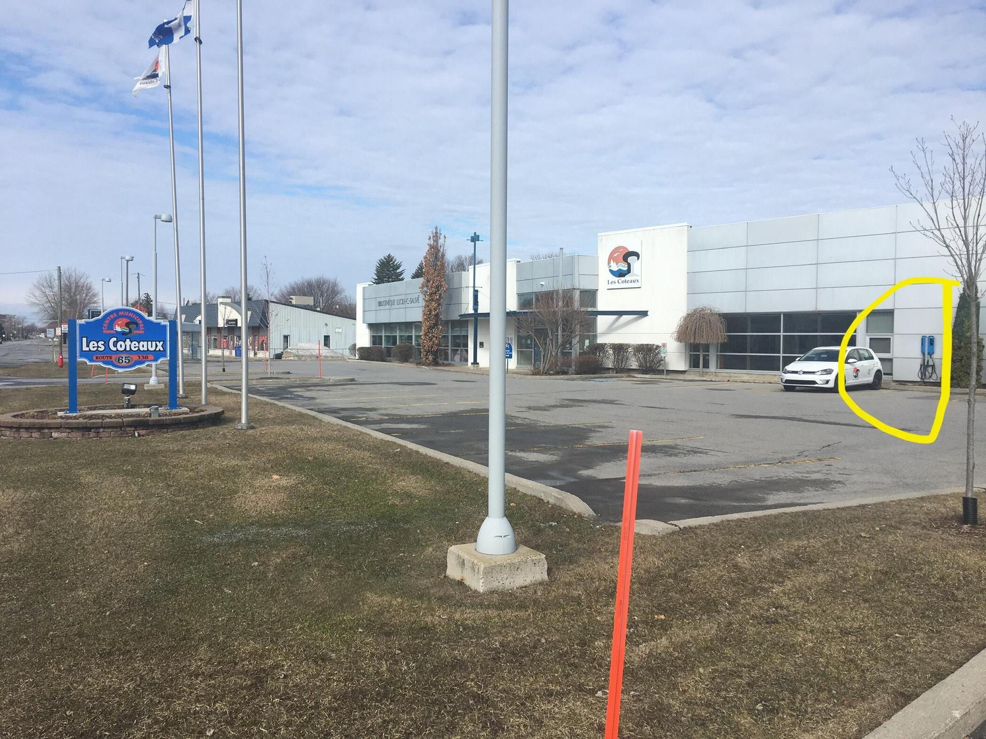 Municipalité de Les Côteaux Les Coteaux, QC EV Station