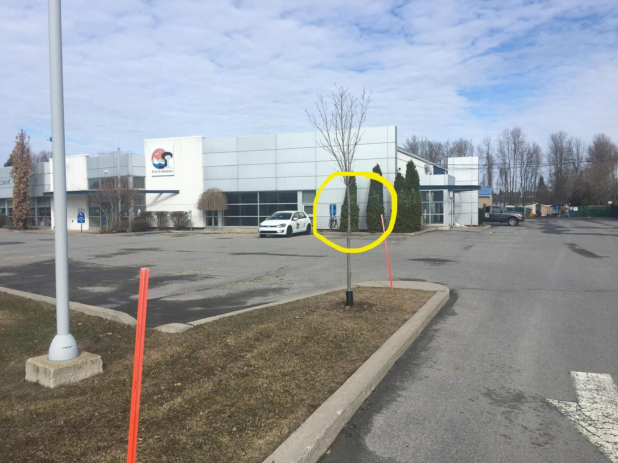Municipalité de Les Côteaux Les Coteaux, QC EV Station
