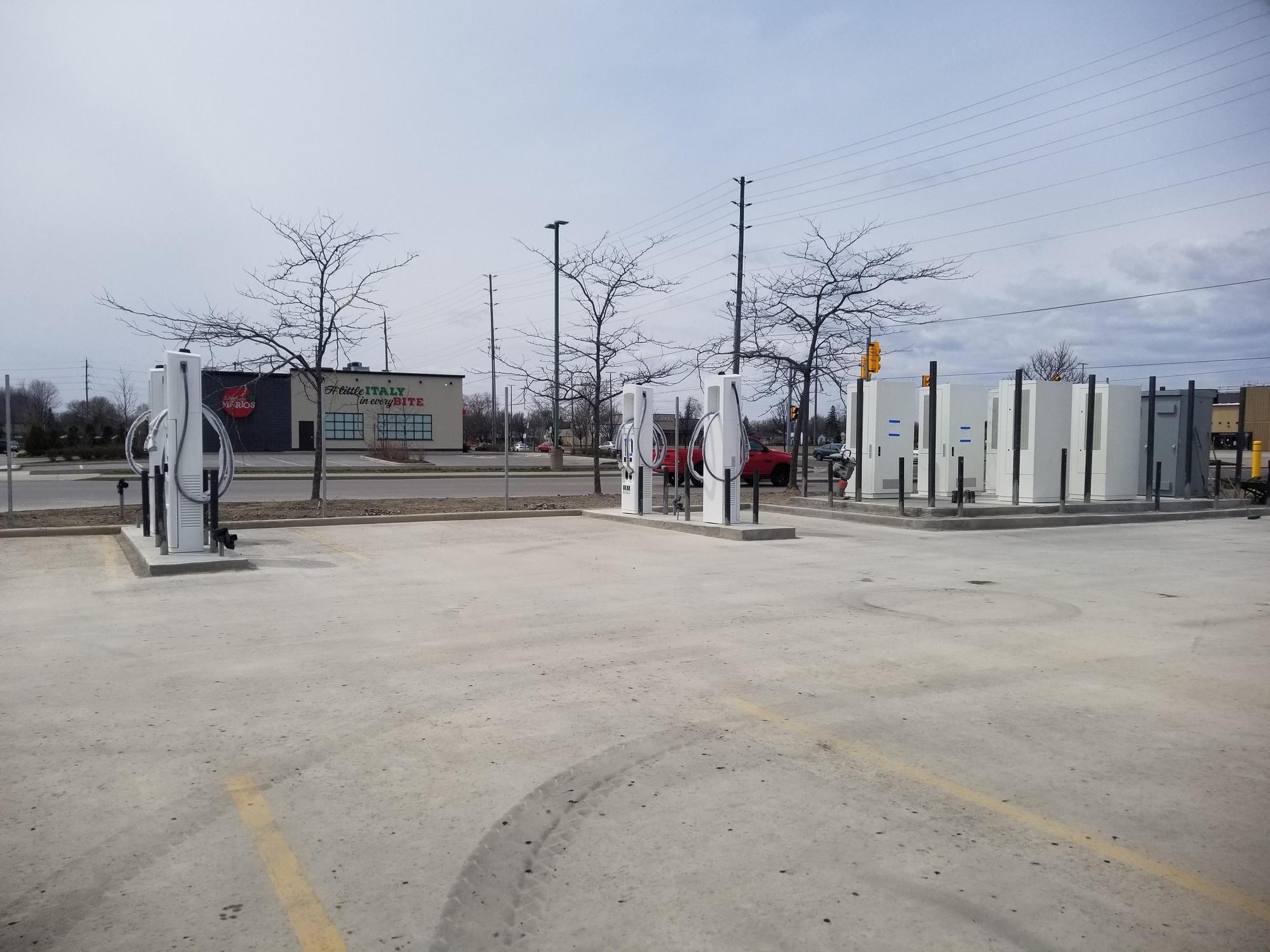 Canadian Tire Oshawa Oshawa, ON EV Station