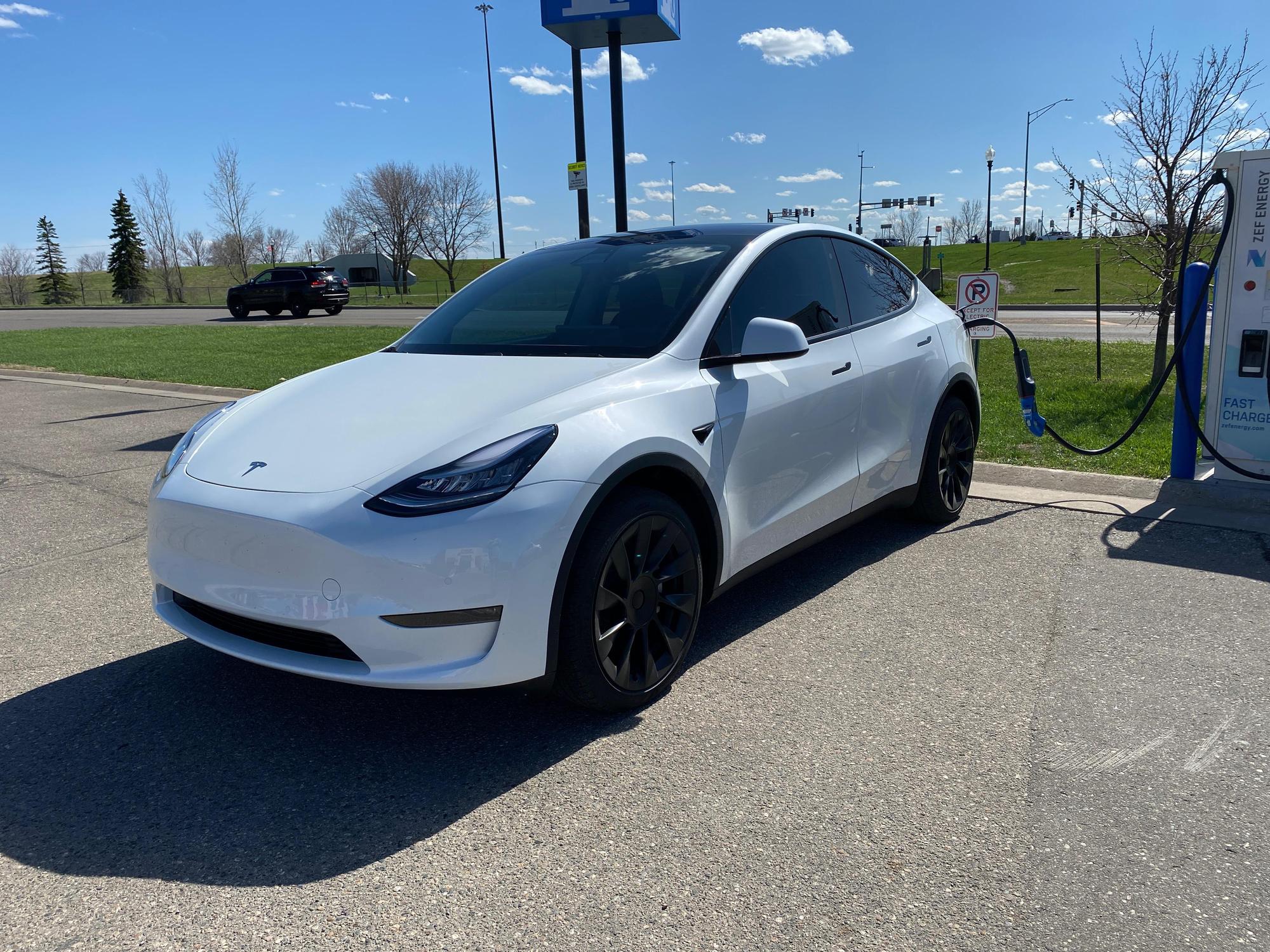 Noodles and Company Moorhead, MN EV Station
