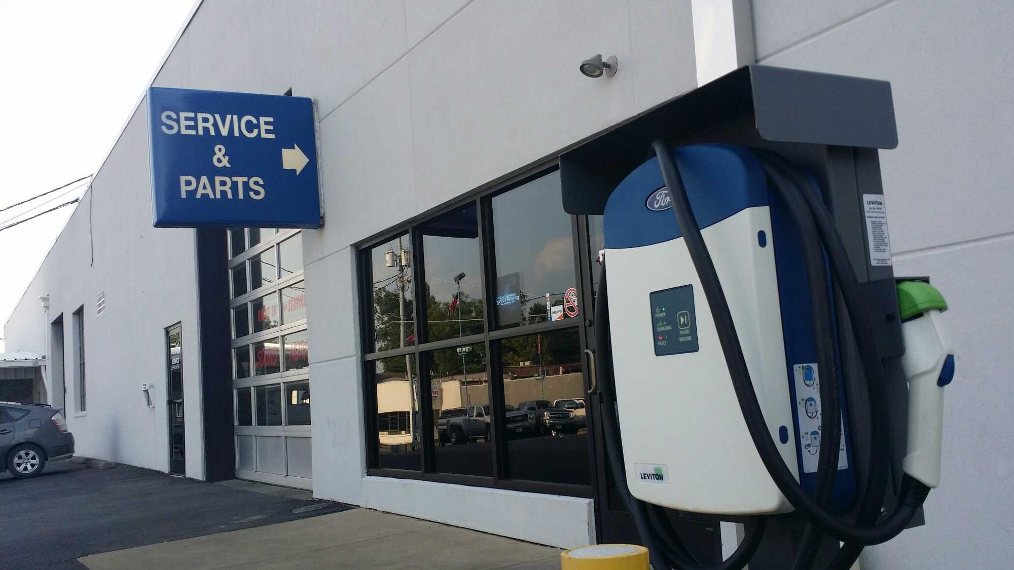 Parker Ford Lincoln Murray, KY EV Station