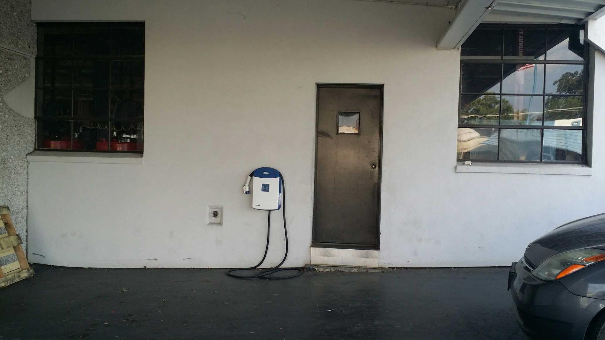 Parker Ford Lincoln Murray, KY EV Station