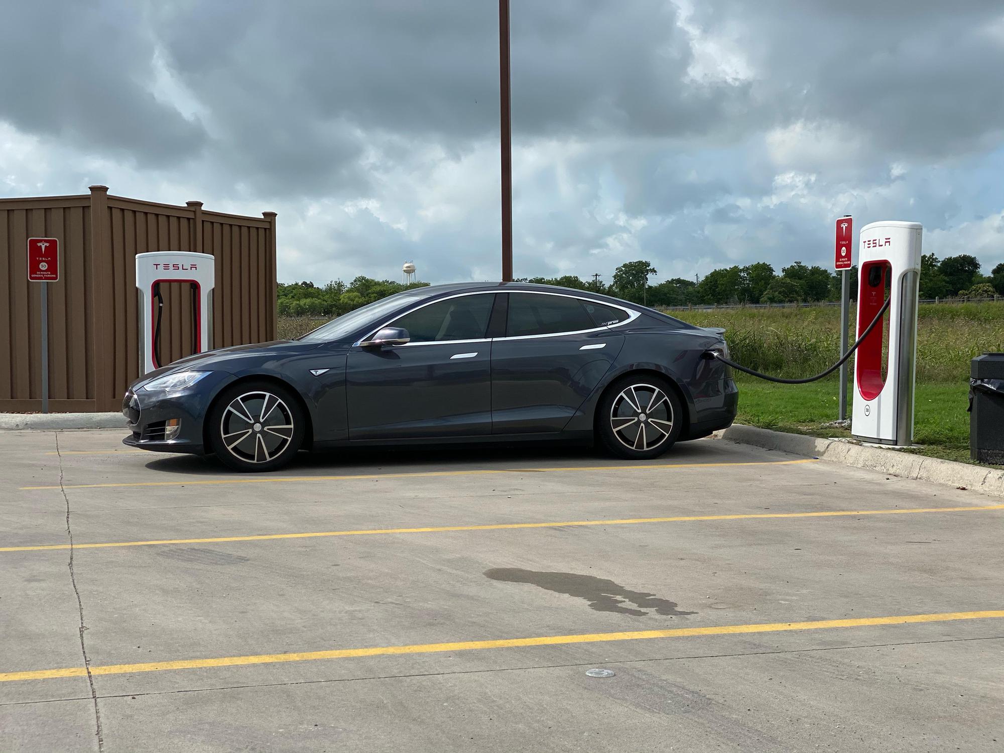 Amigos Country Corner & Travel Center Flatonia, TX EV Station