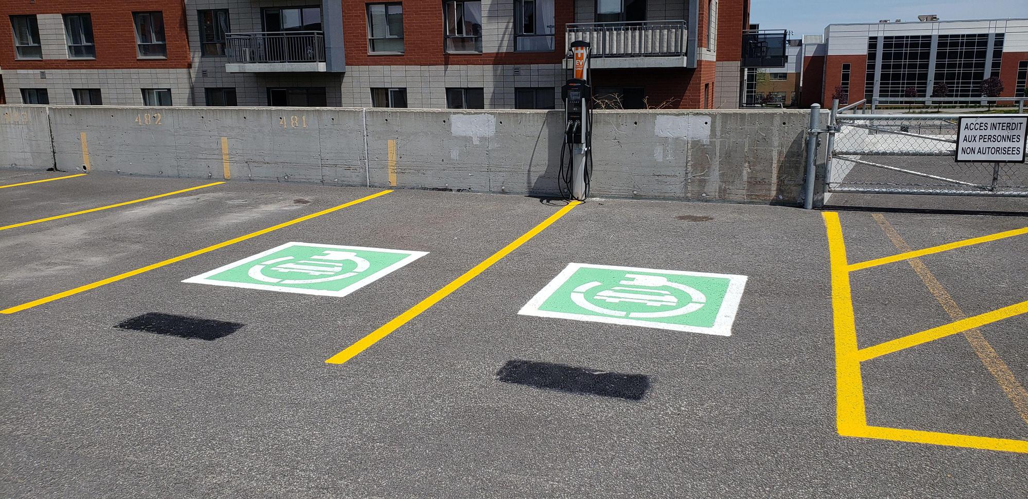 Condos Urbania 1 Laval, QC EV Station