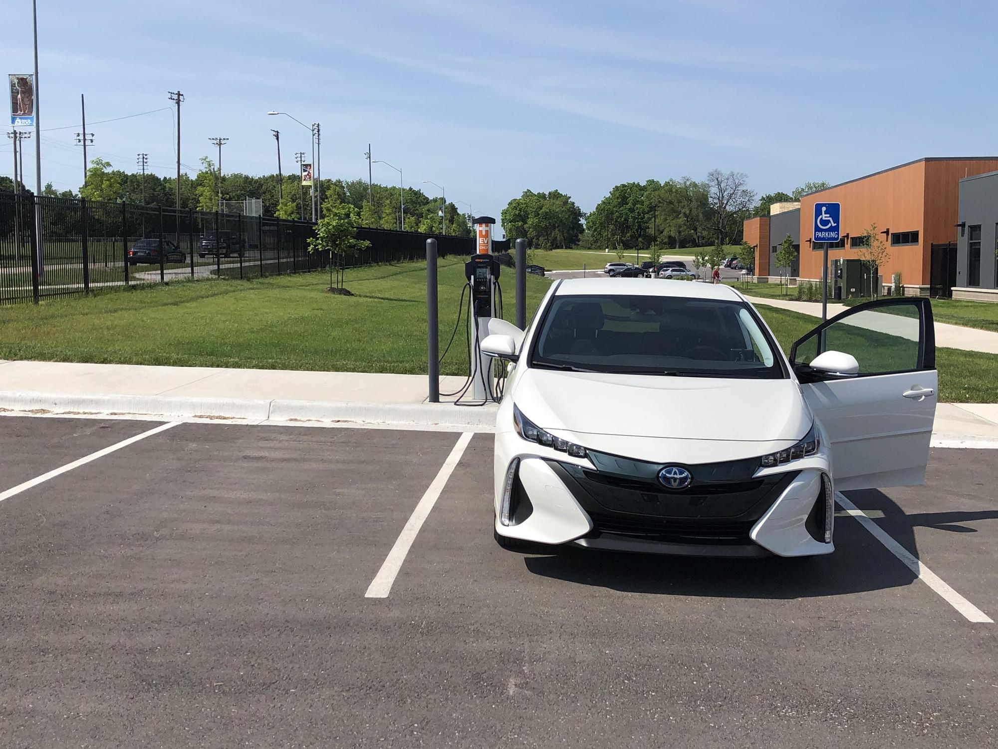 KC Pet Project KCMO, MO EV Station