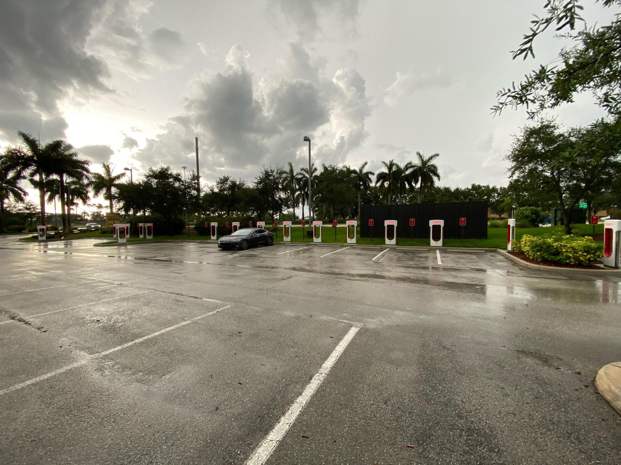 Cobblestone Plaza Pembroke Pines, FL EV Station