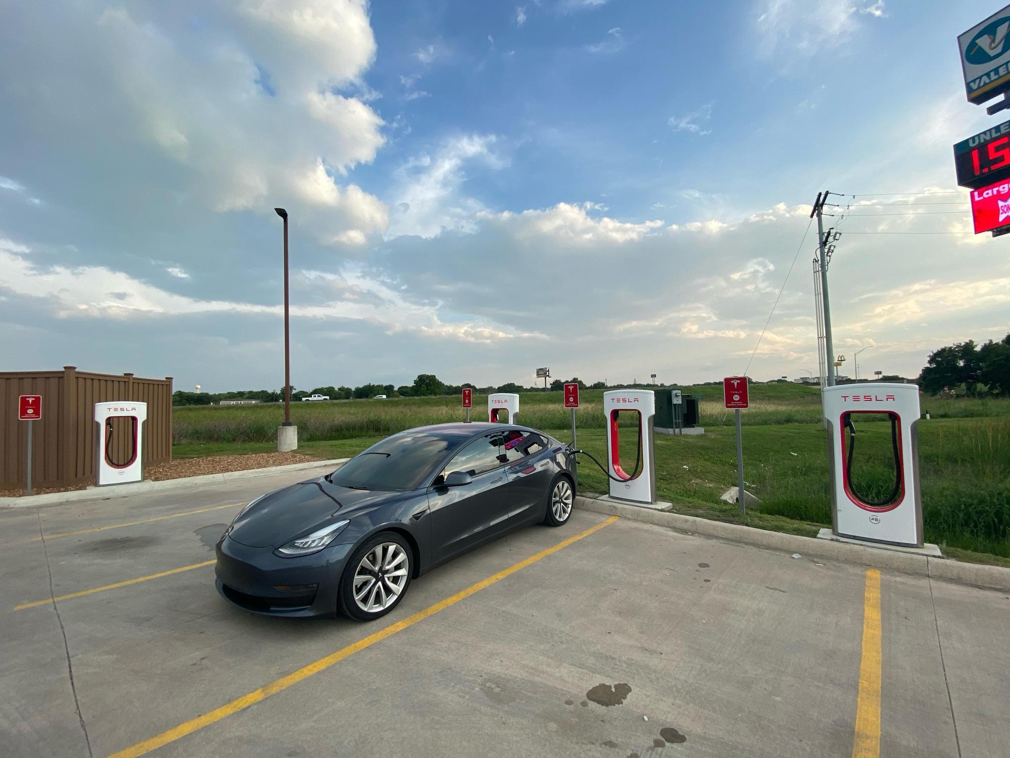 Amigos Country Corner & Travel Center Flatonia, TX EV Station