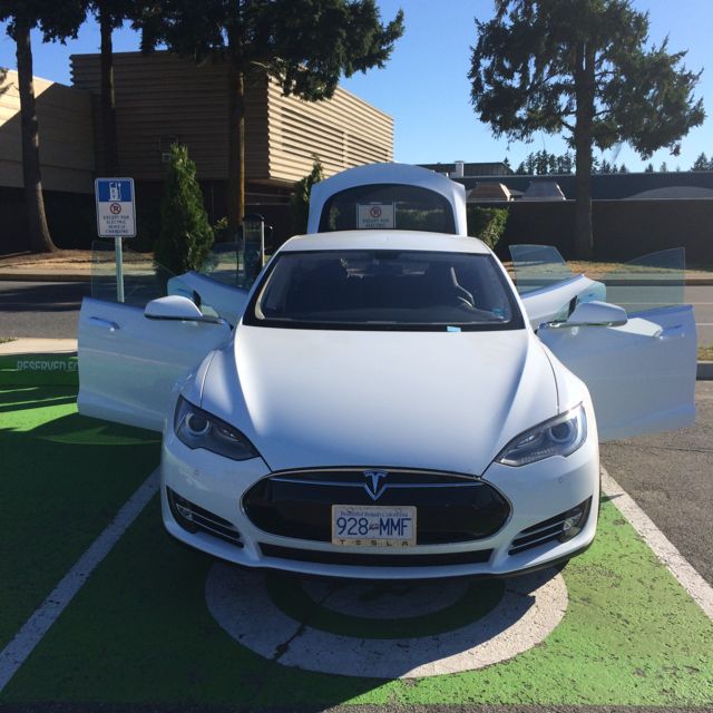 Woodgrove Centre Toys"R"Us Nanaimo, BC EV Station